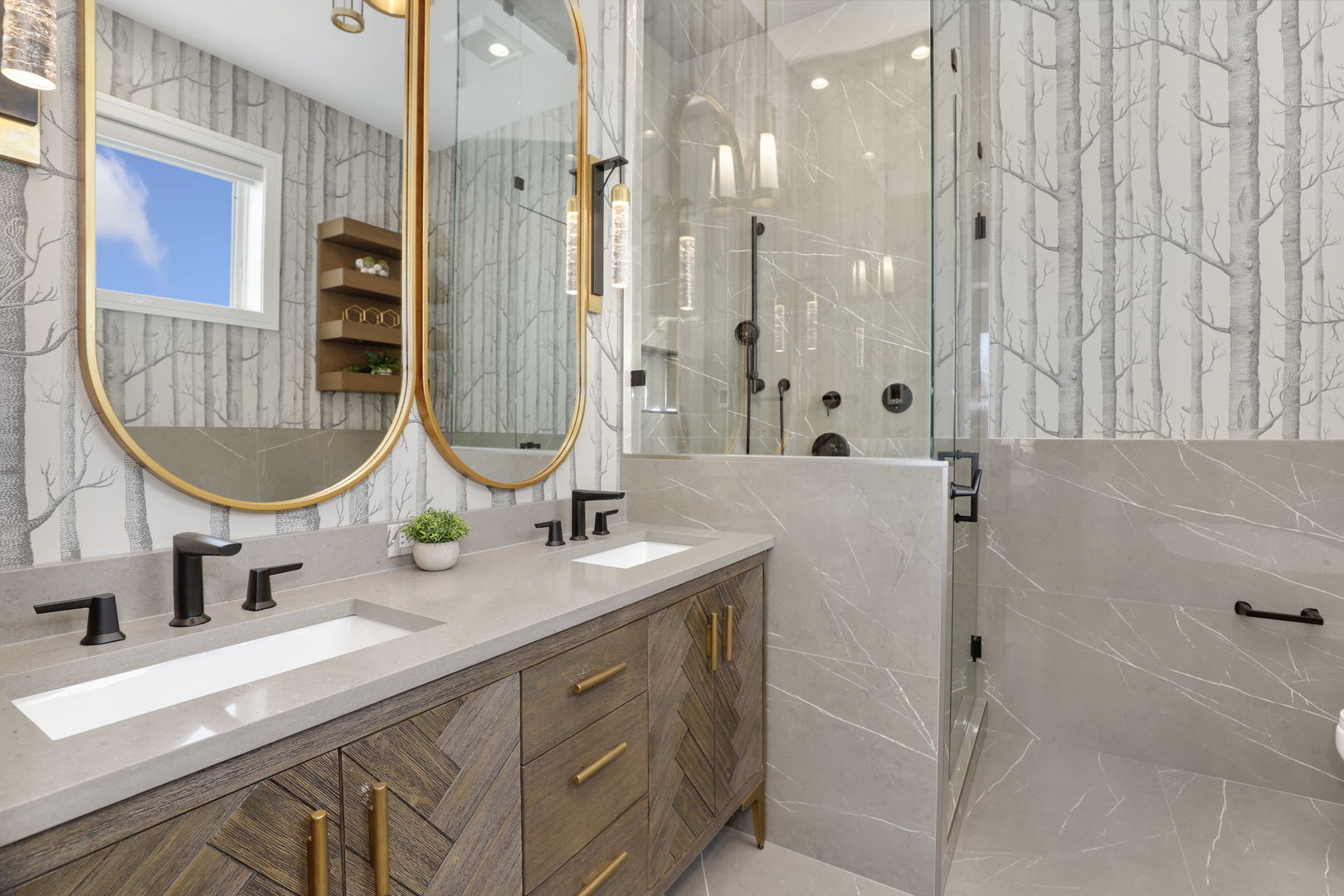 2140 W Evergreen Avenue Unit: 3