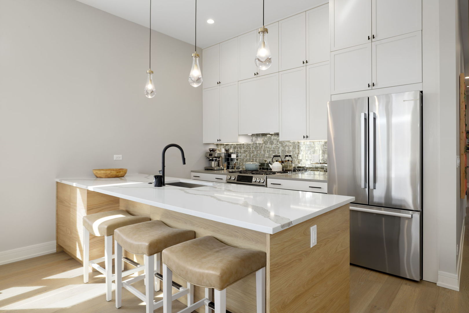 2140 W Evergreen Avenue Unit: 3