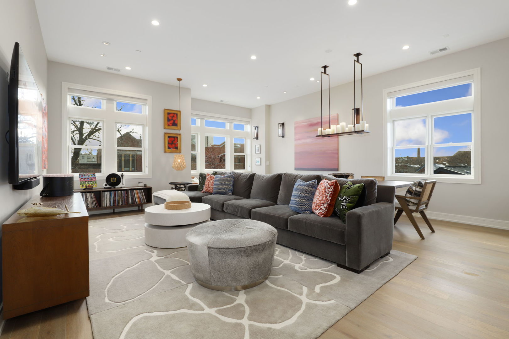 2140 W Evergreen Avenue Unit: 3