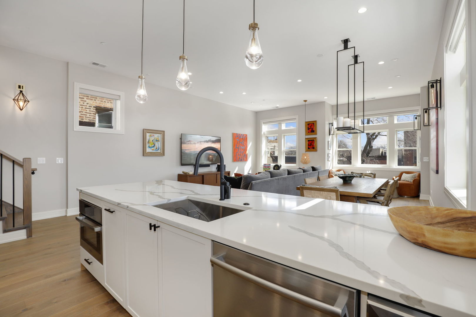 2140 W Evergreen Avenue Unit: 3