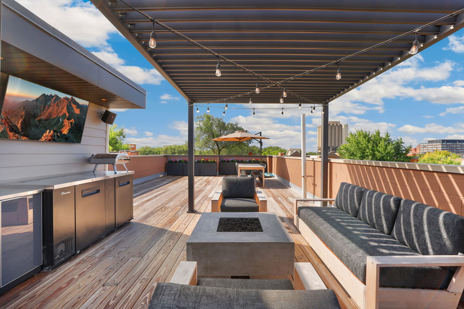 2140 W Evergreen Avenue Unit: 3