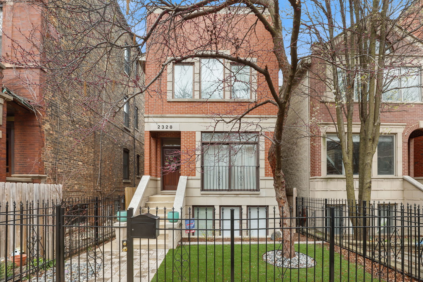 2328 W CHARLESTON Street