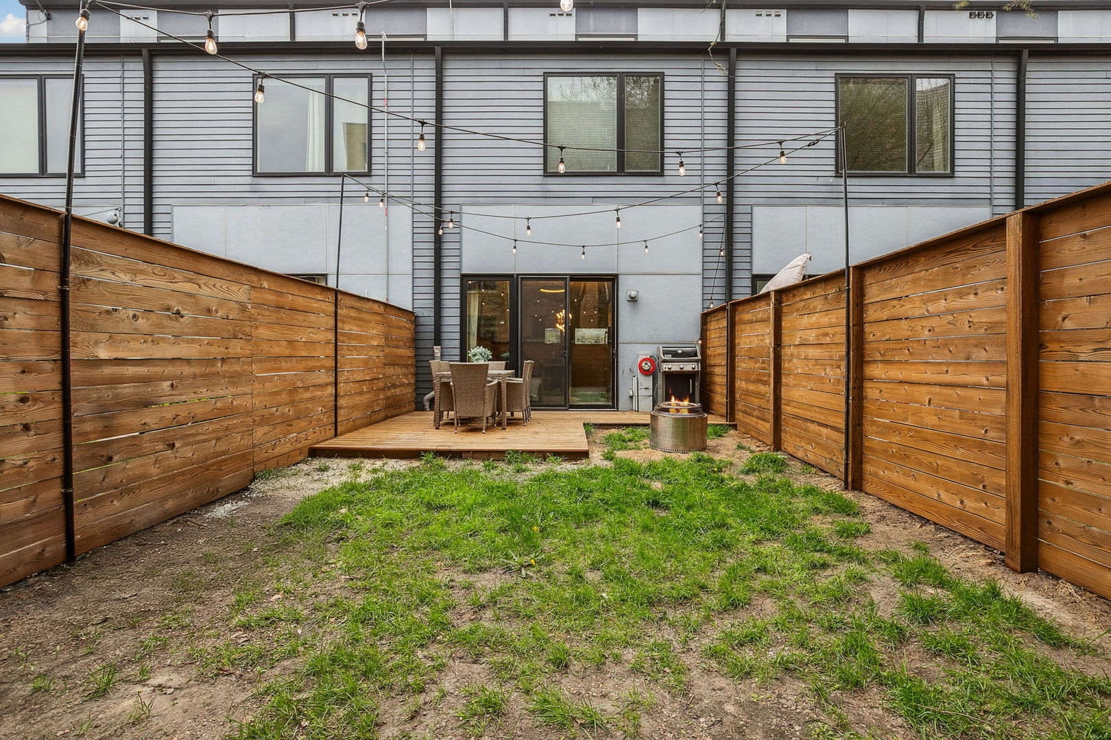 2811 W Shakespeare Avenue