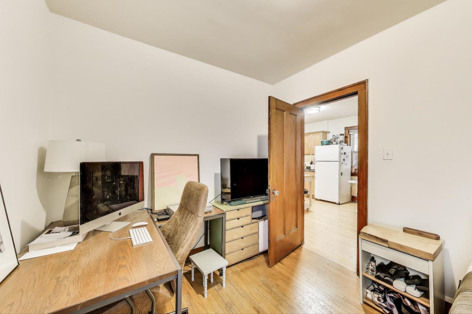2143 W Superior Street
