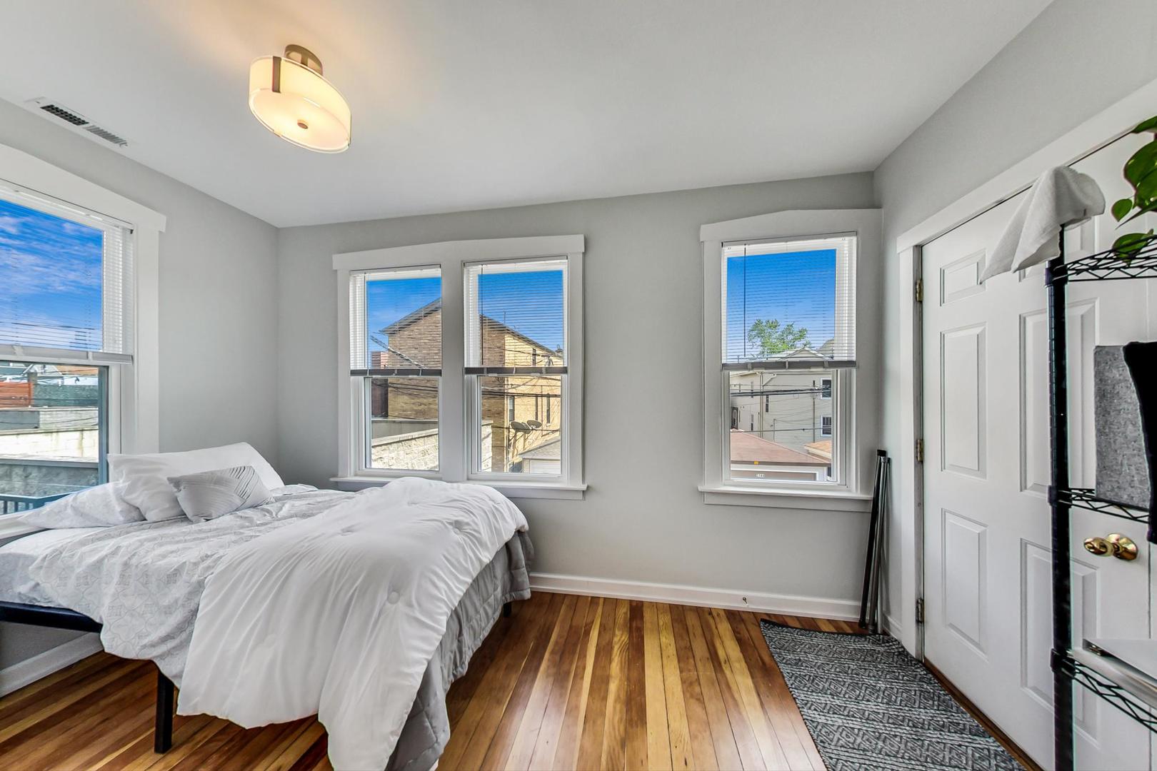 2143 W Superior Street
