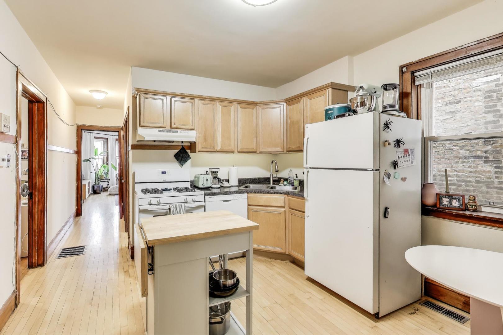 2143 W Superior Street