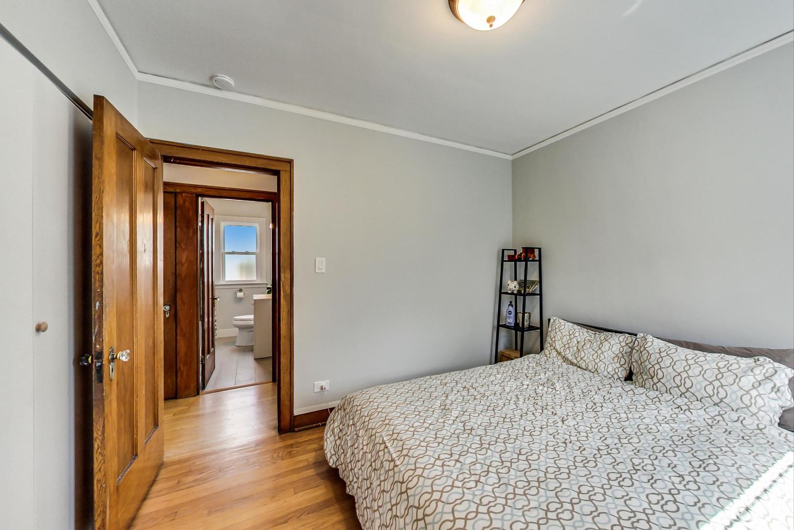 2143 W Superior Street