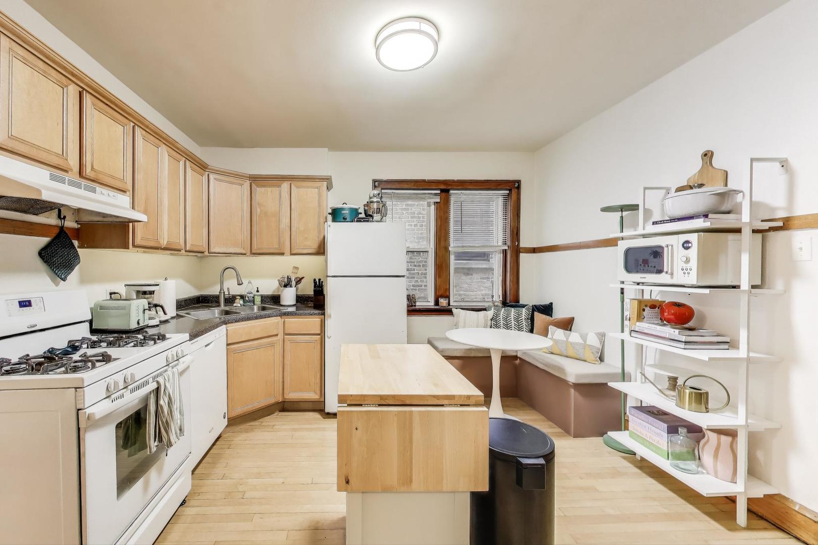 2143 W Superior Street