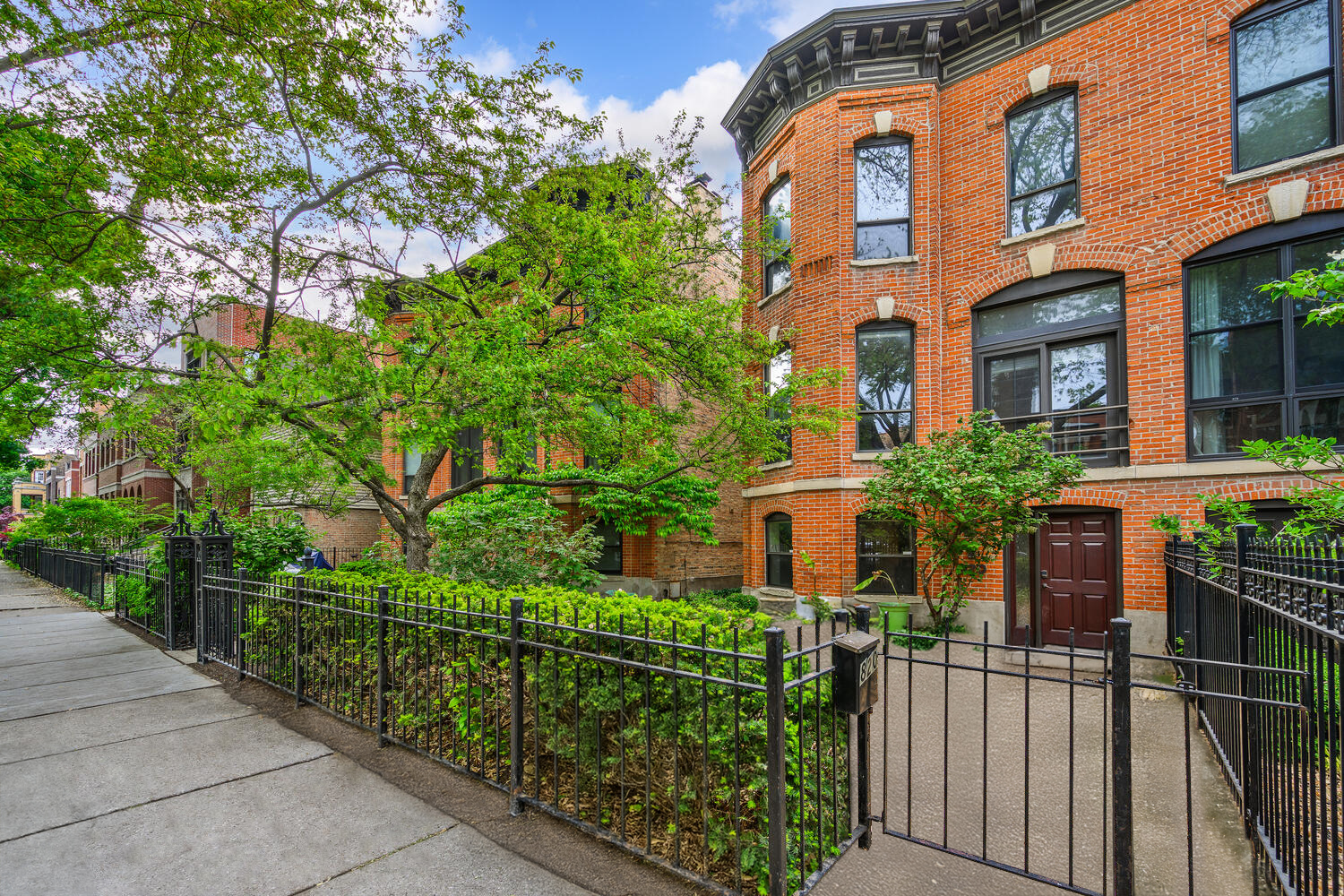820 W LILL Avenue