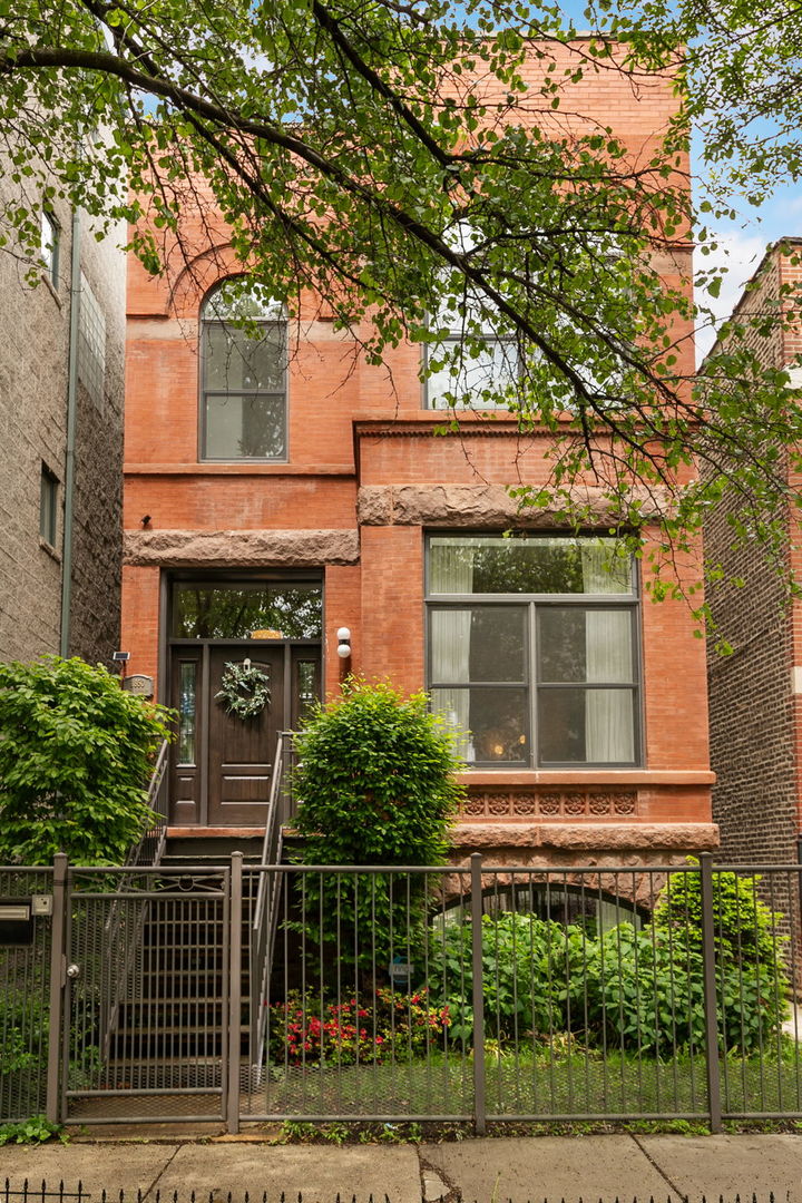 1850 W Superior Street