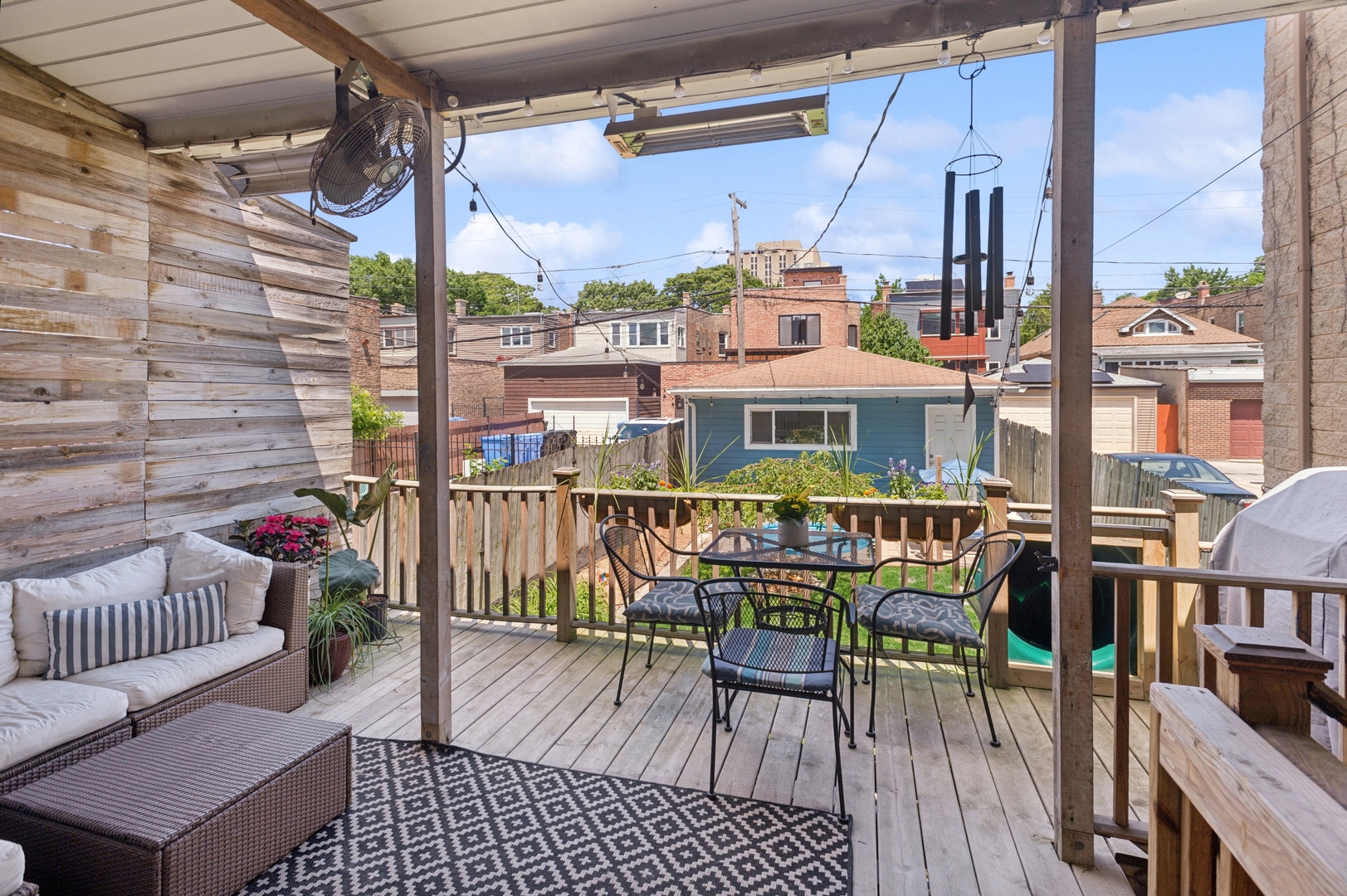 2220 W Augusta Boulevard