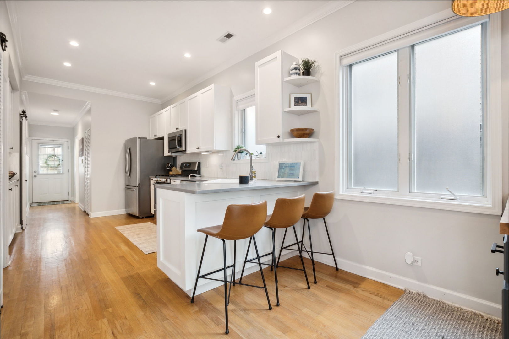 3316 N Leavitt Street Unit: 2