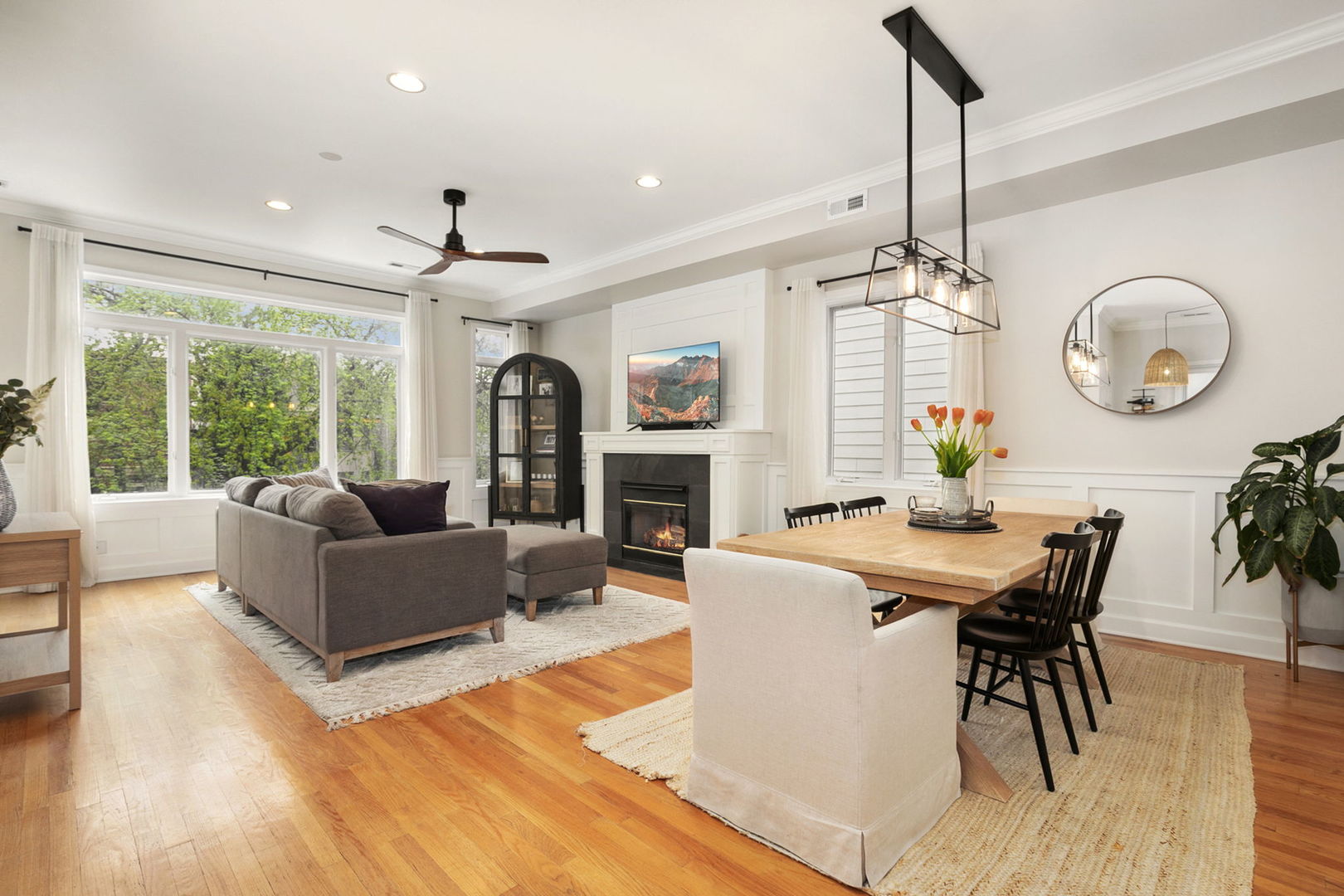 3316 N Leavitt Street Unit: 2
