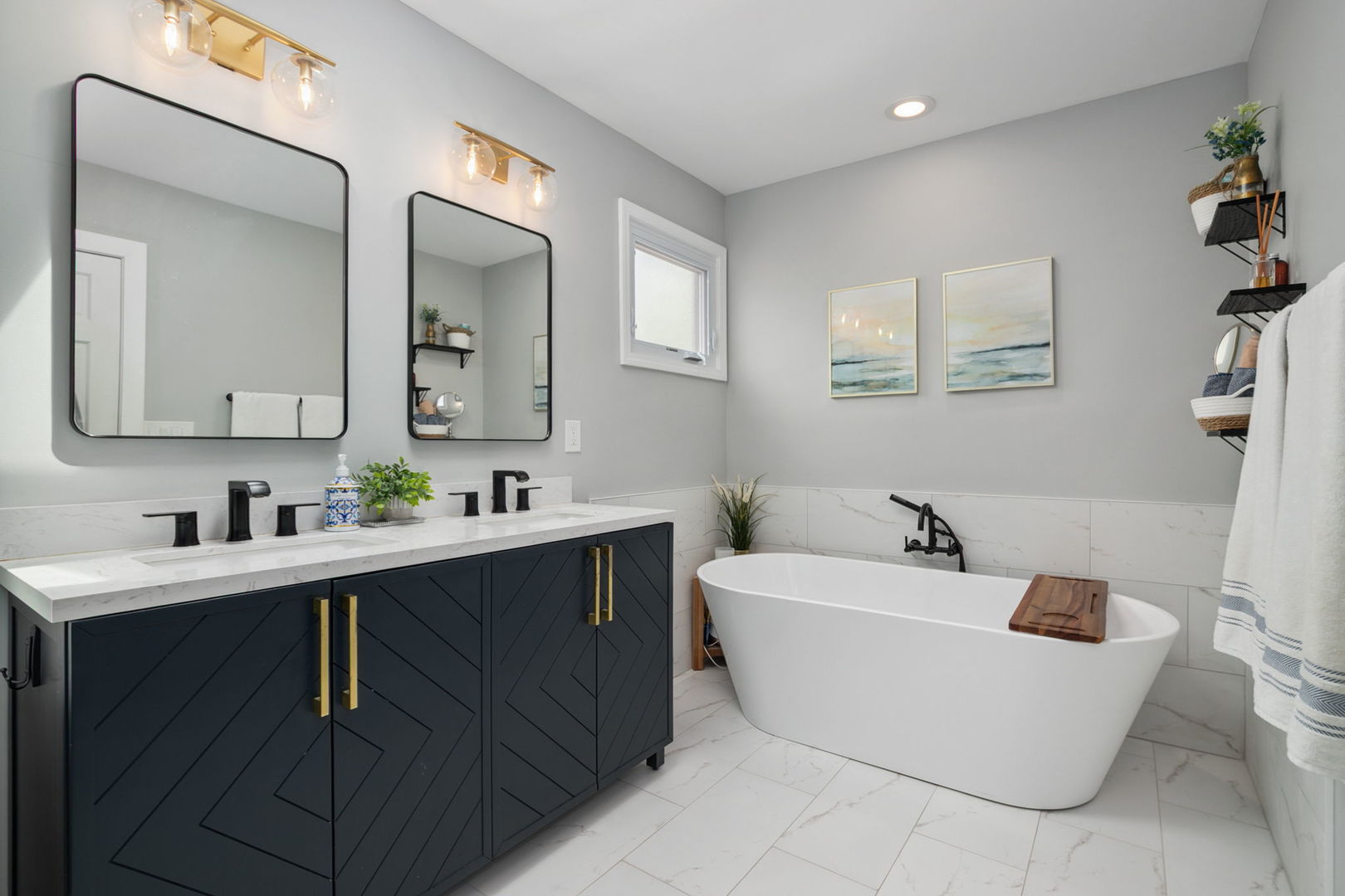 3316 N Leavitt Street Unit: 2