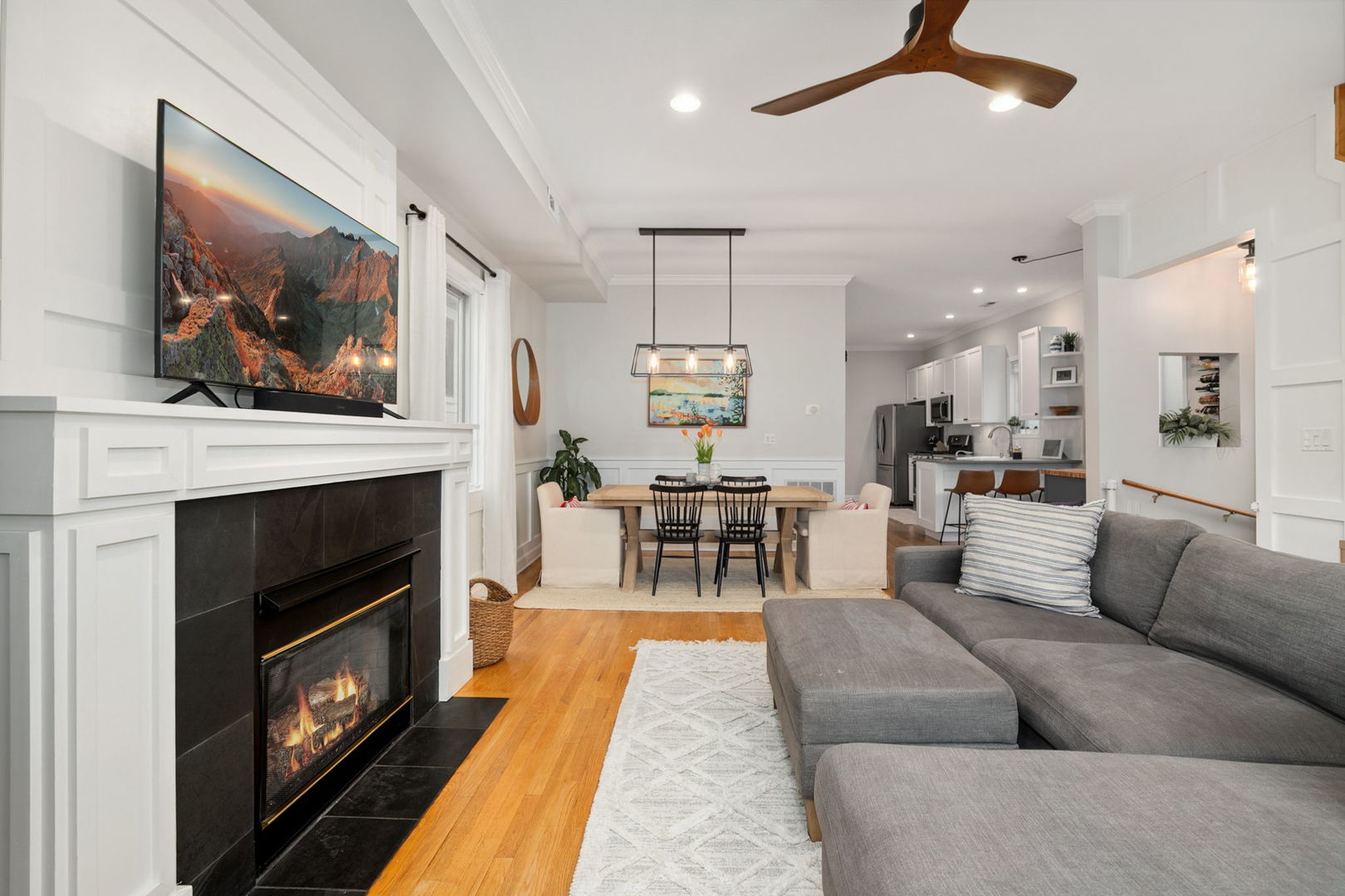 3316 N Leavitt Street Unit: 2