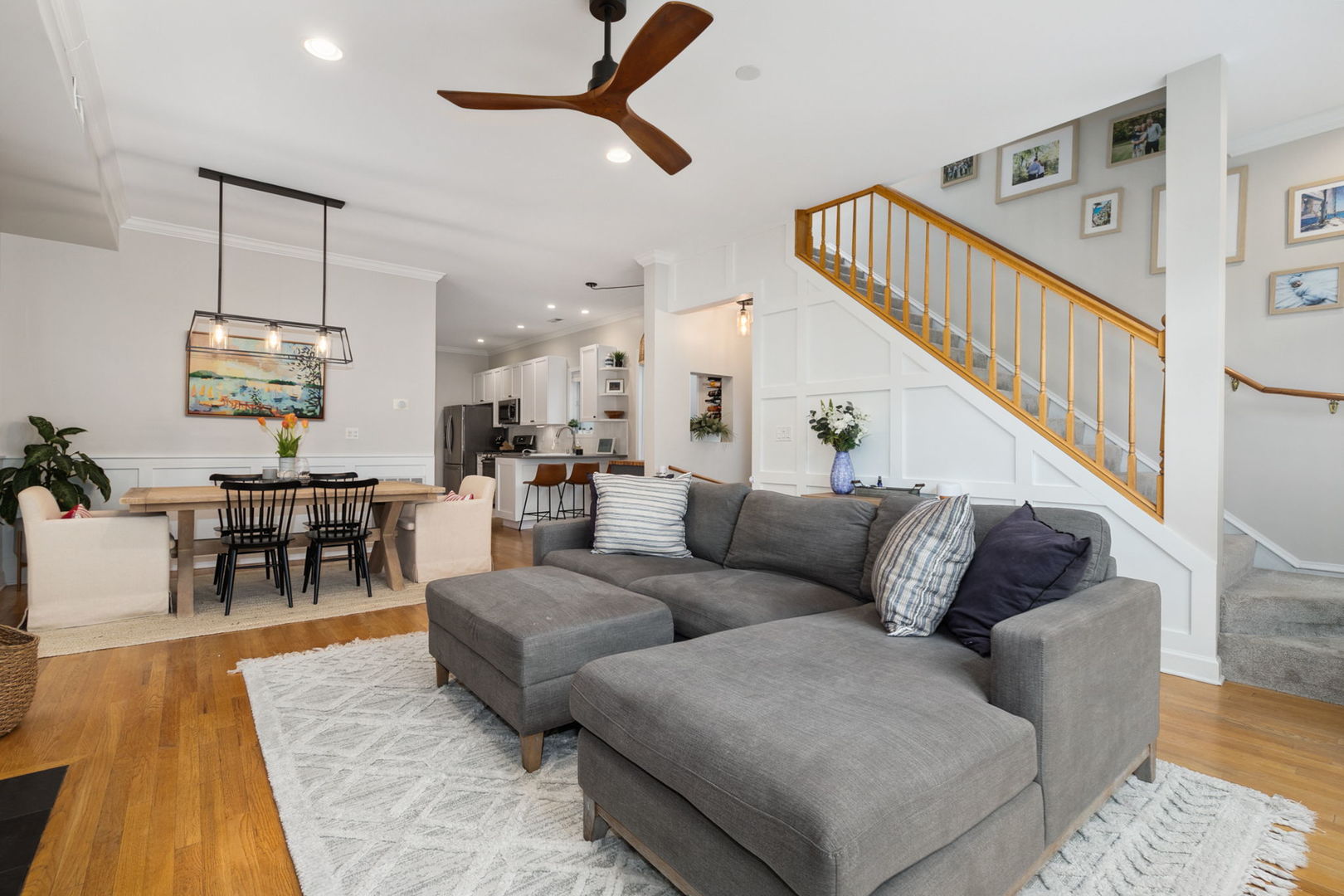 3316 N Leavitt Street Unit: 2