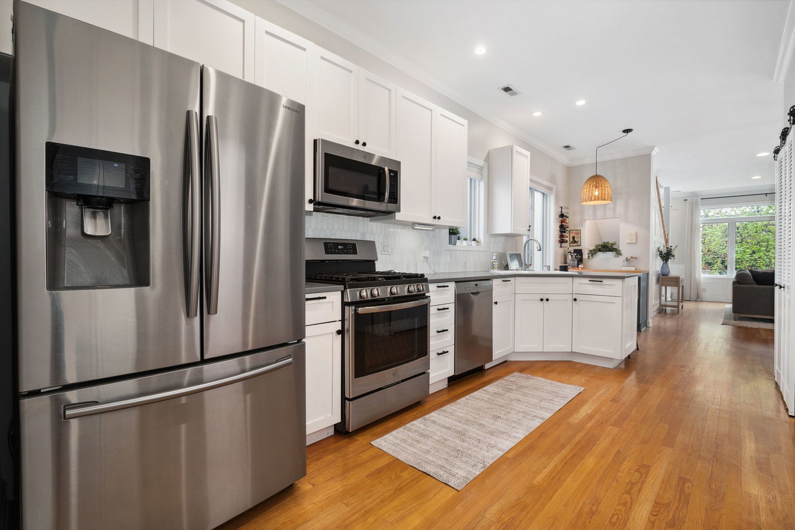 3316 N Leavitt Street Unit: 2
