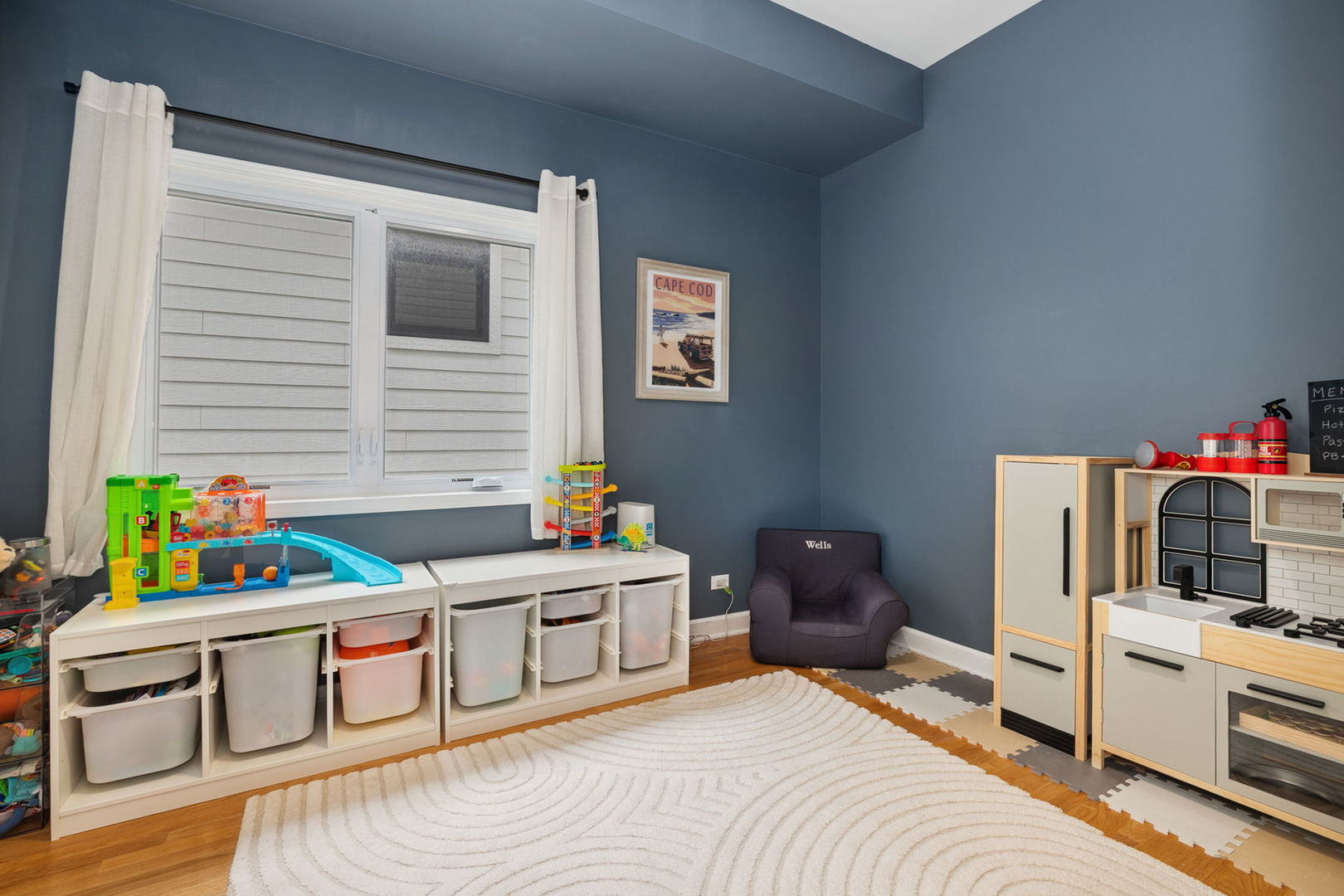 3316 N Leavitt Street Unit: 2