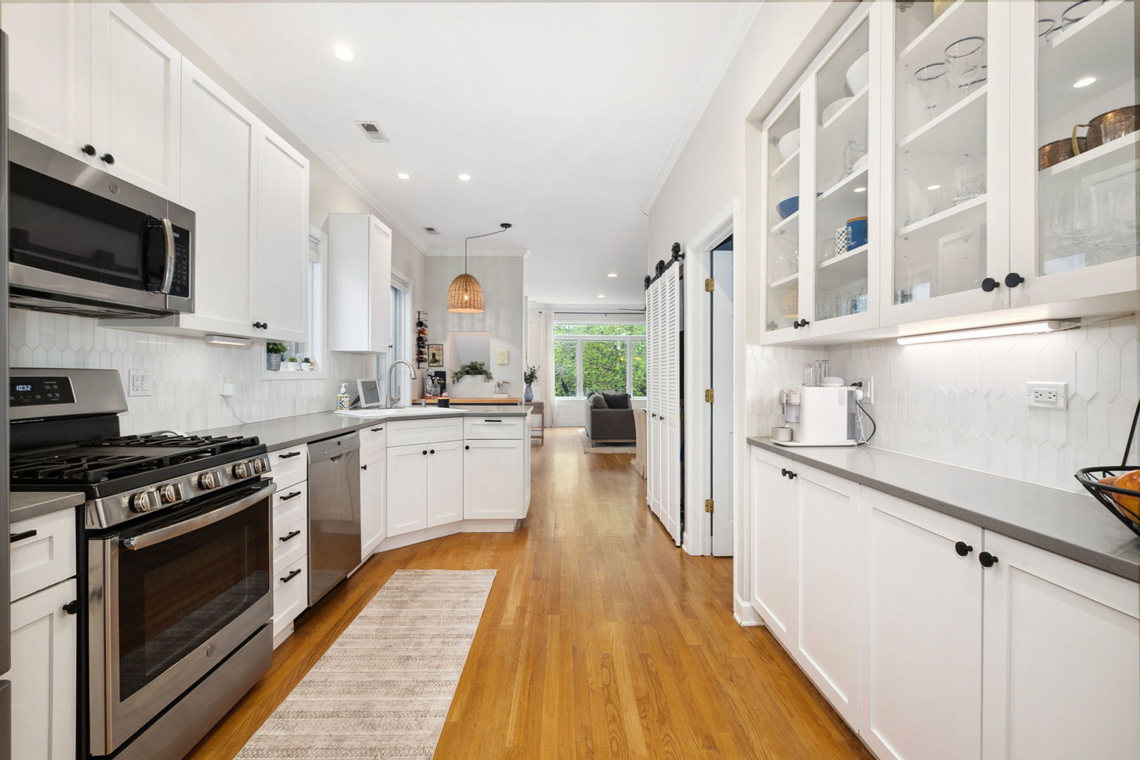 3316 N Leavitt Street Unit: 2
