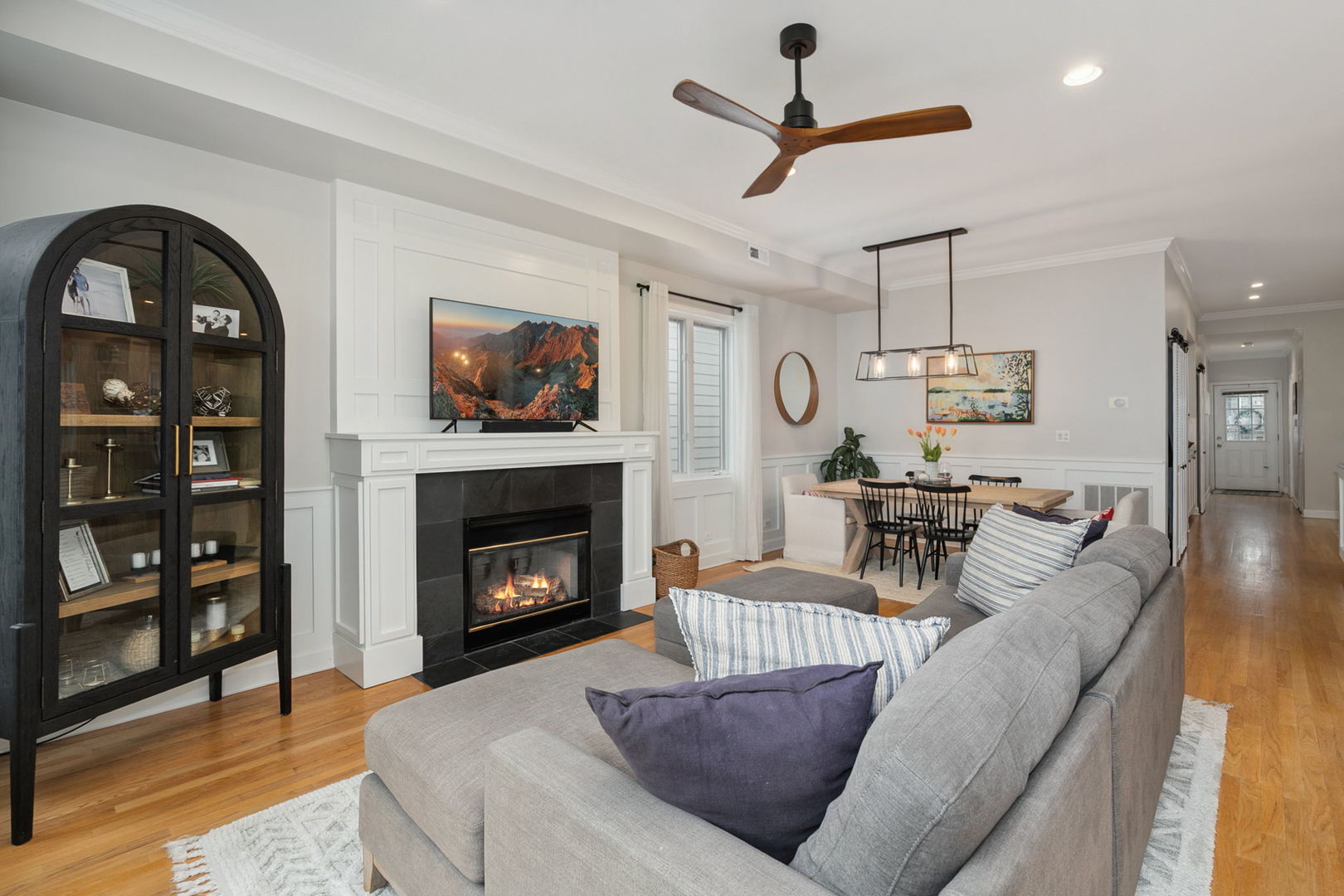 3316 N Leavitt Street Unit: 2