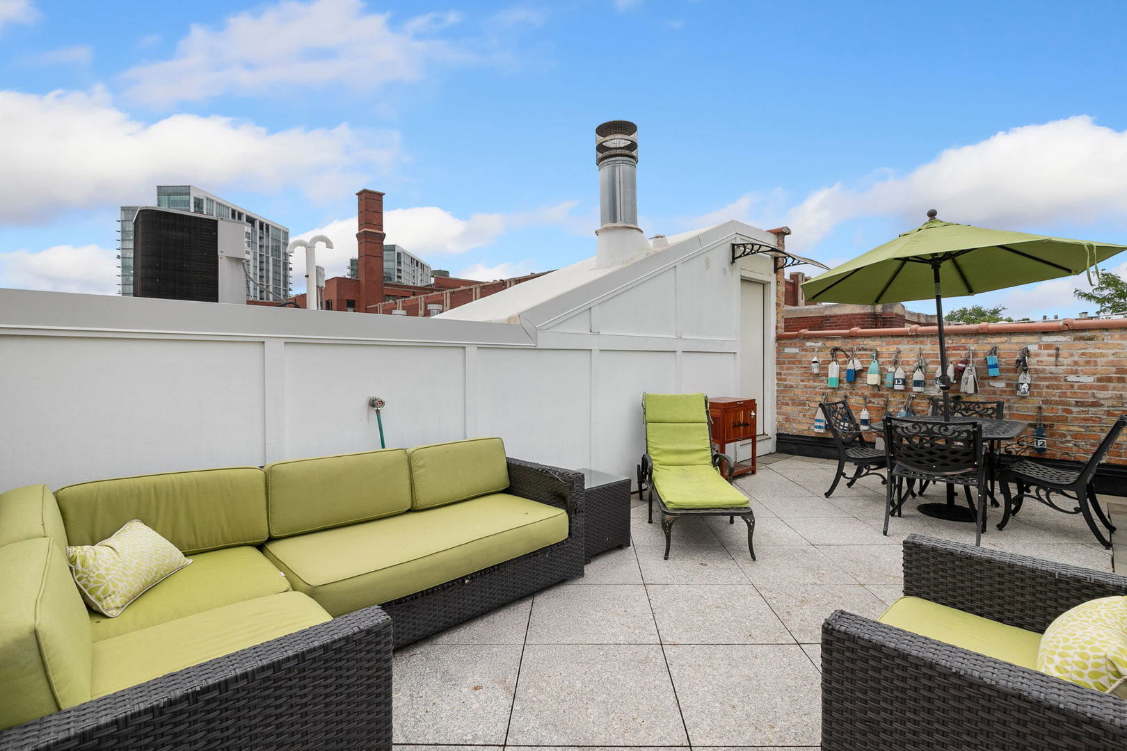 2312 N Geneva Terrace