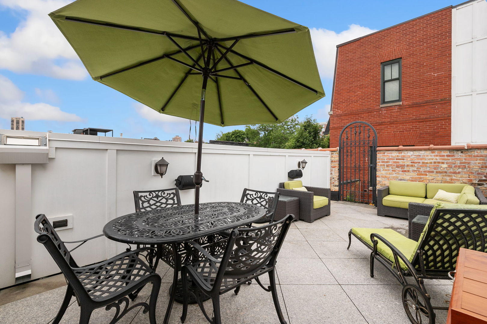 2312 N Geneva Terrace