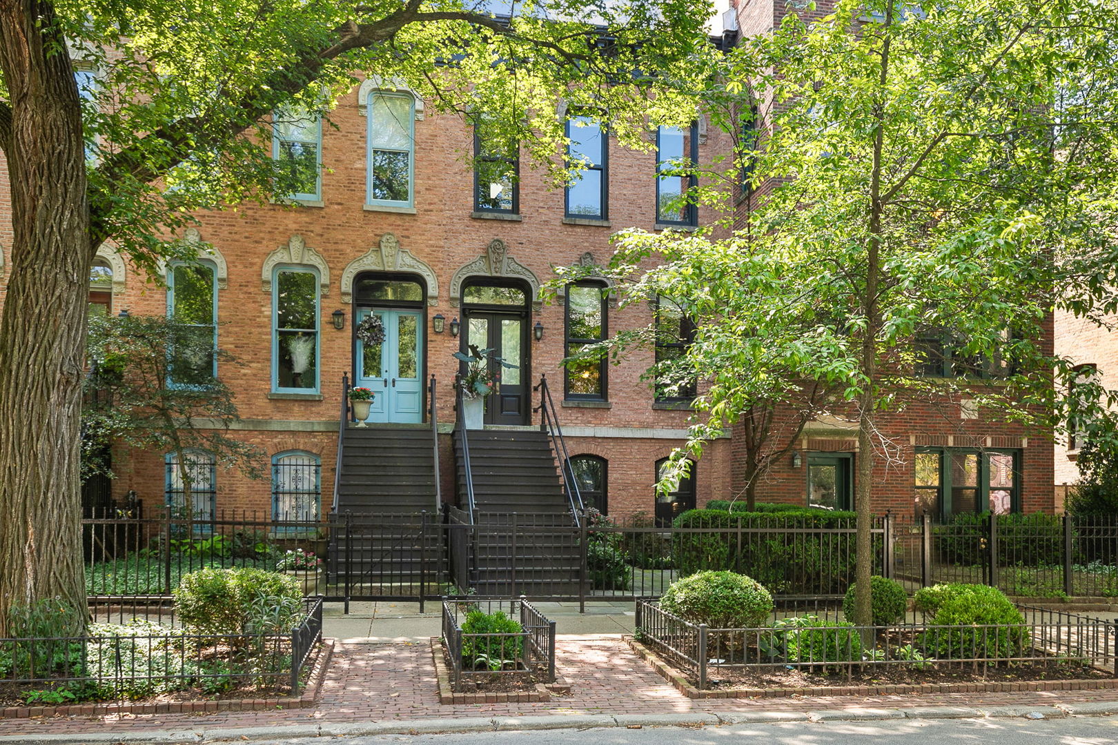 437 W Webster Avenue