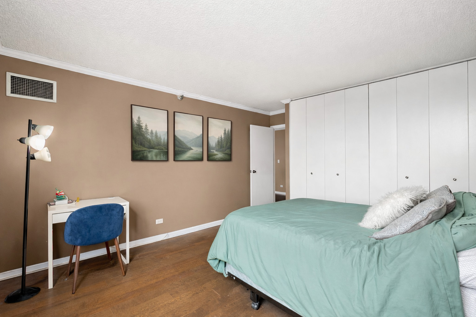 70 W Huron Street Unit: 1907