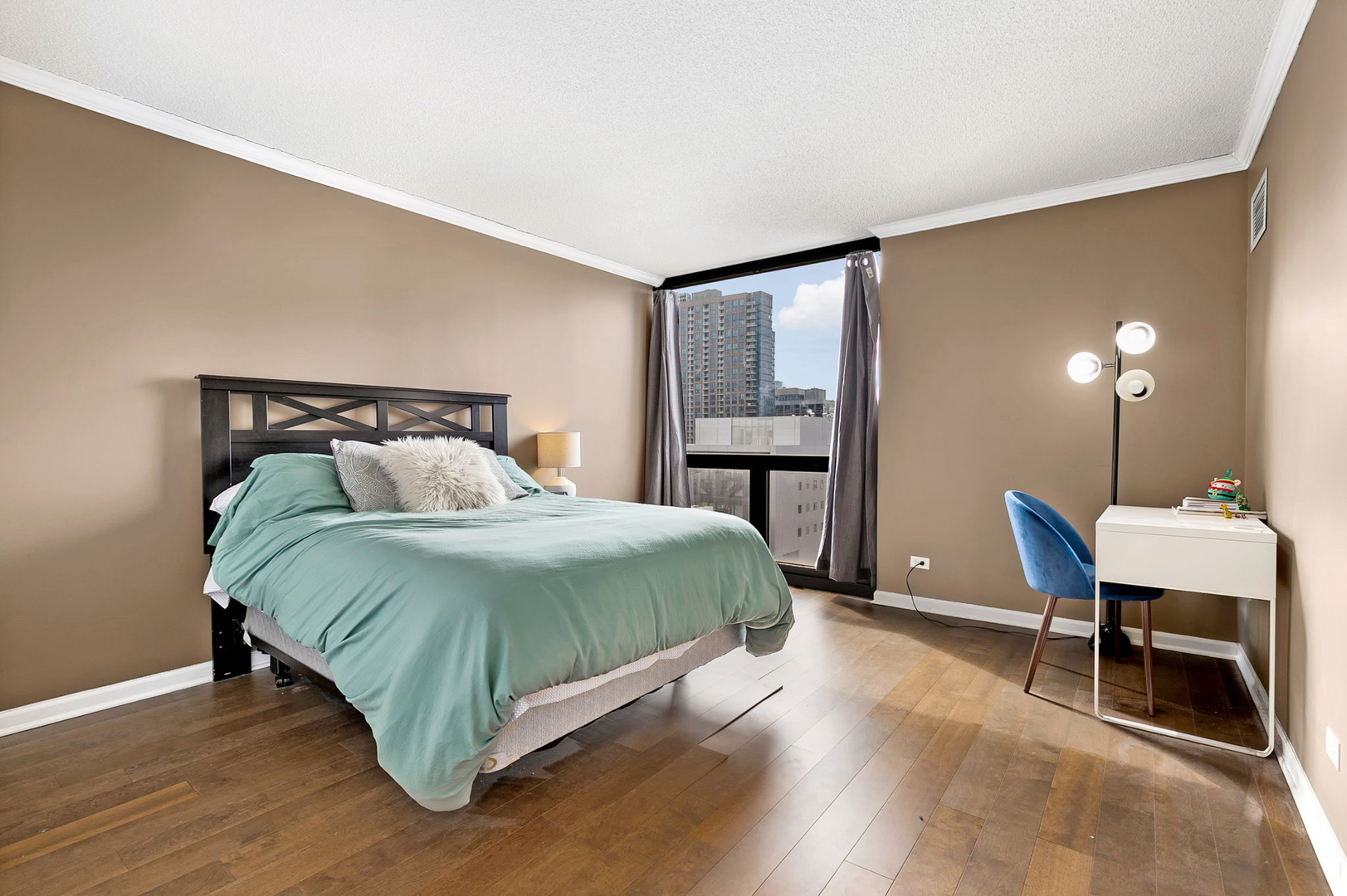 70 W Huron Street Unit: 1907