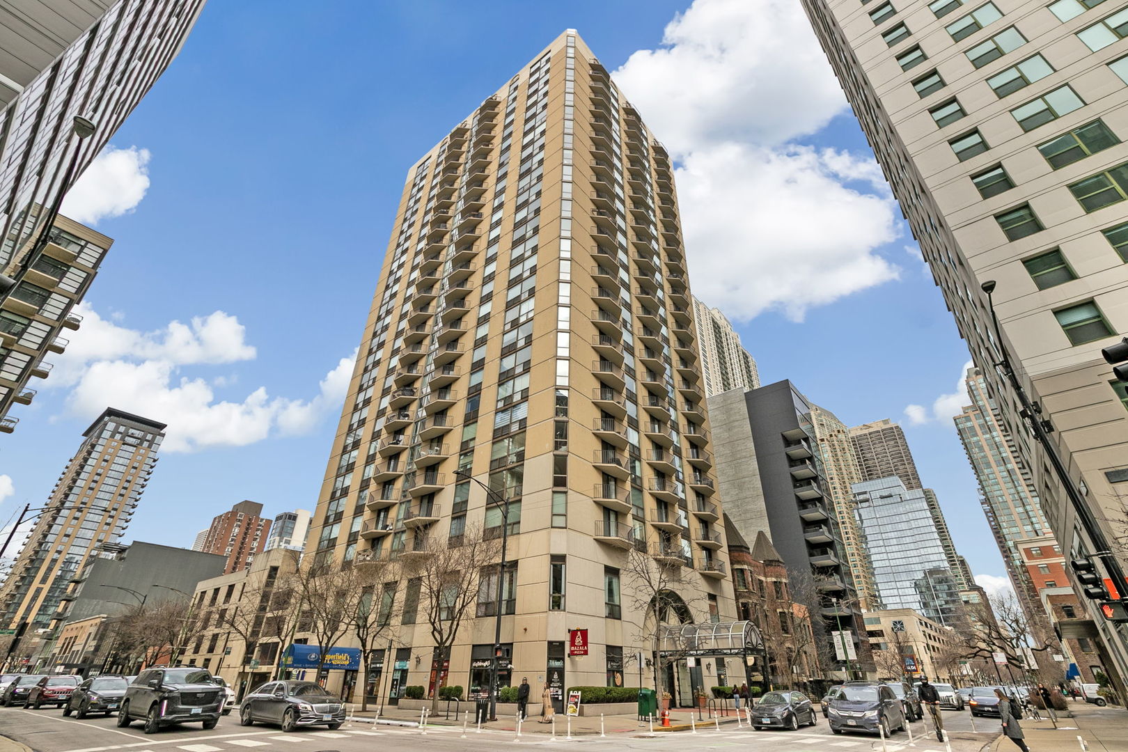 70 W Huron Street Unit: 1907