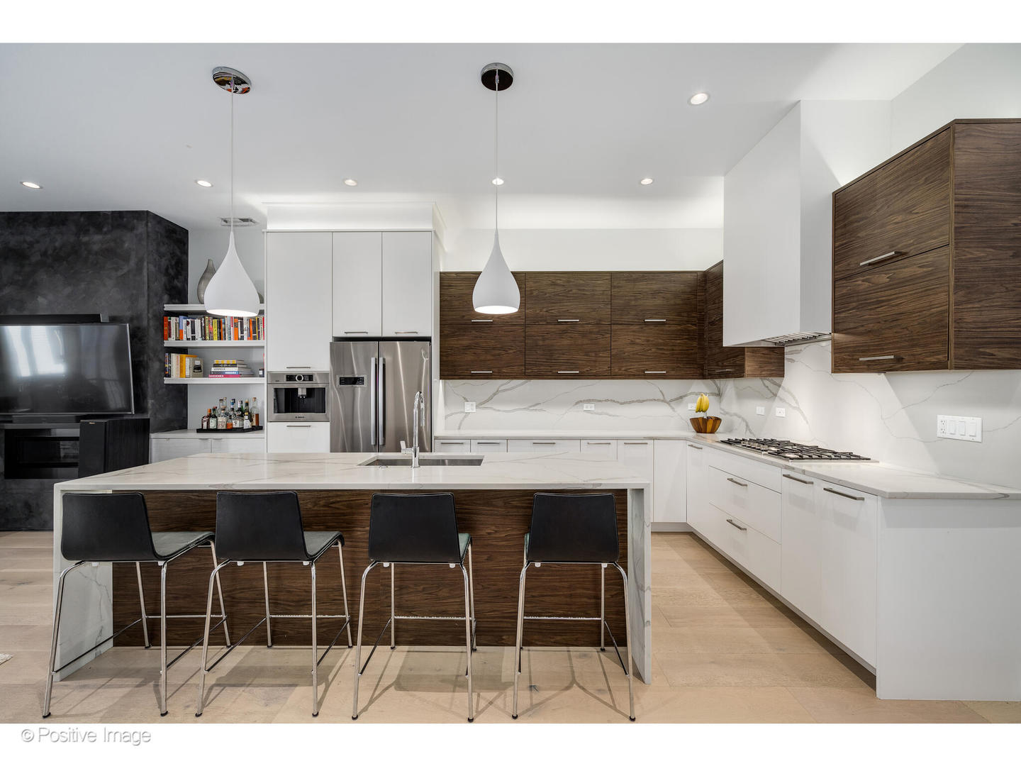 1752 W AUGUSTA Boulevard Unit: 1