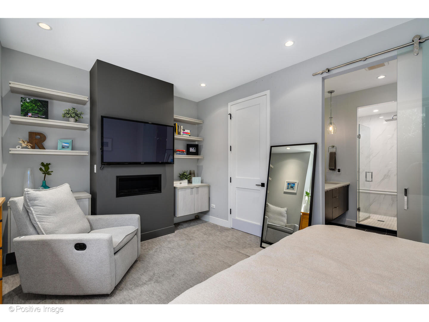 1752 W AUGUSTA Boulevard Unit: 1