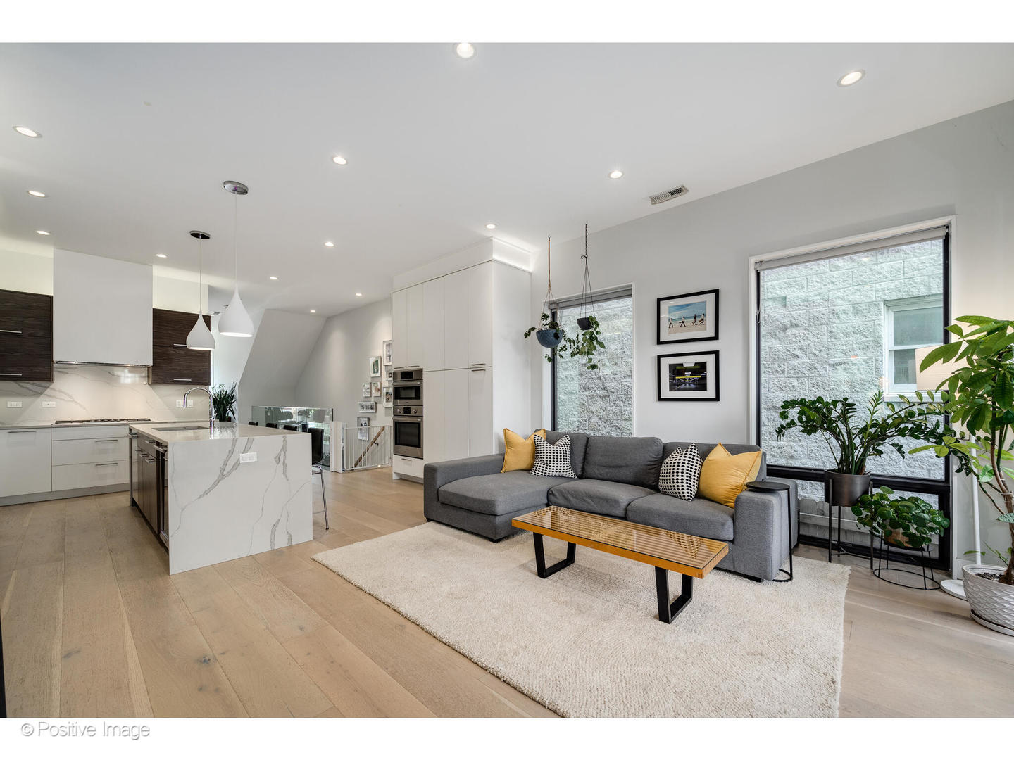 1752 W AUGUSTA Boulevard Unit: 1