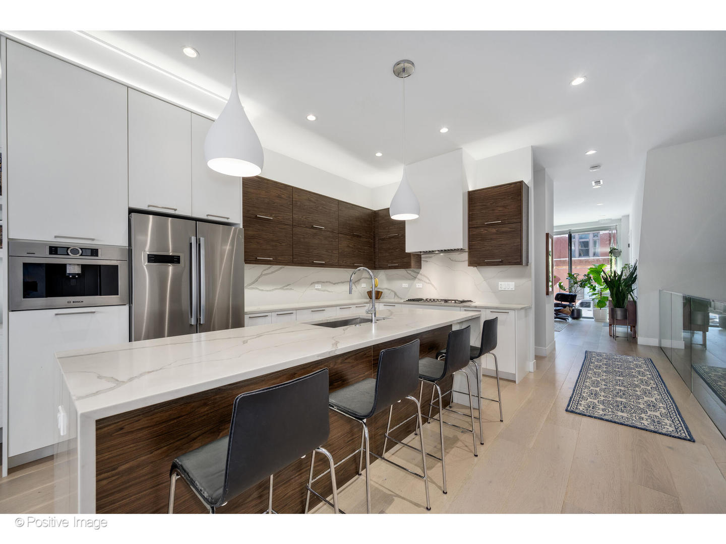 1752 W AUGUSTA Boulevard Unit: 1