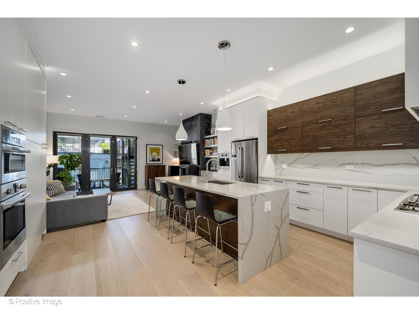 1752 W AUGUSTA Boulevard Unit: 1