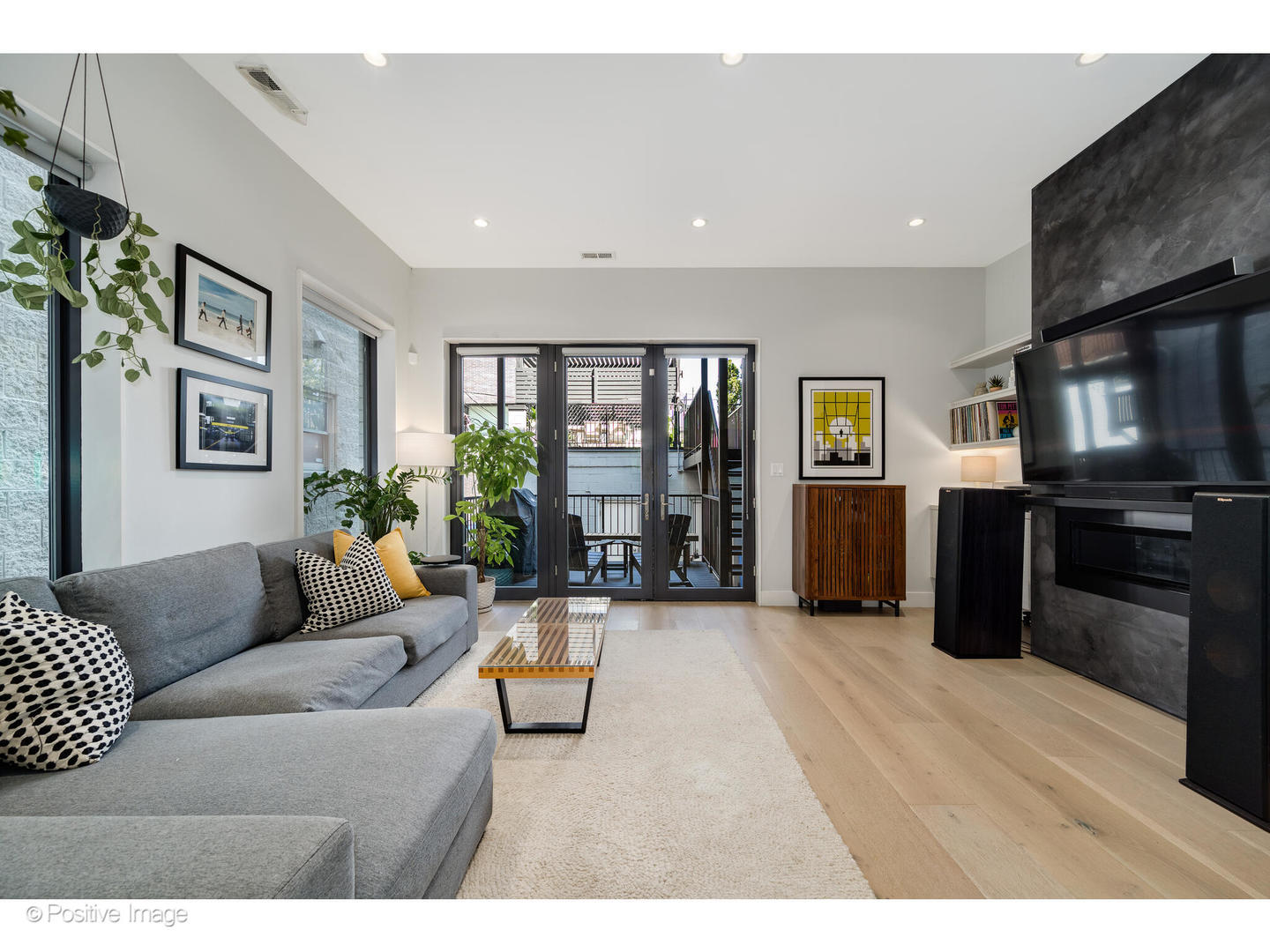 1752 W AUGUSTA Boulevard Unit: 1