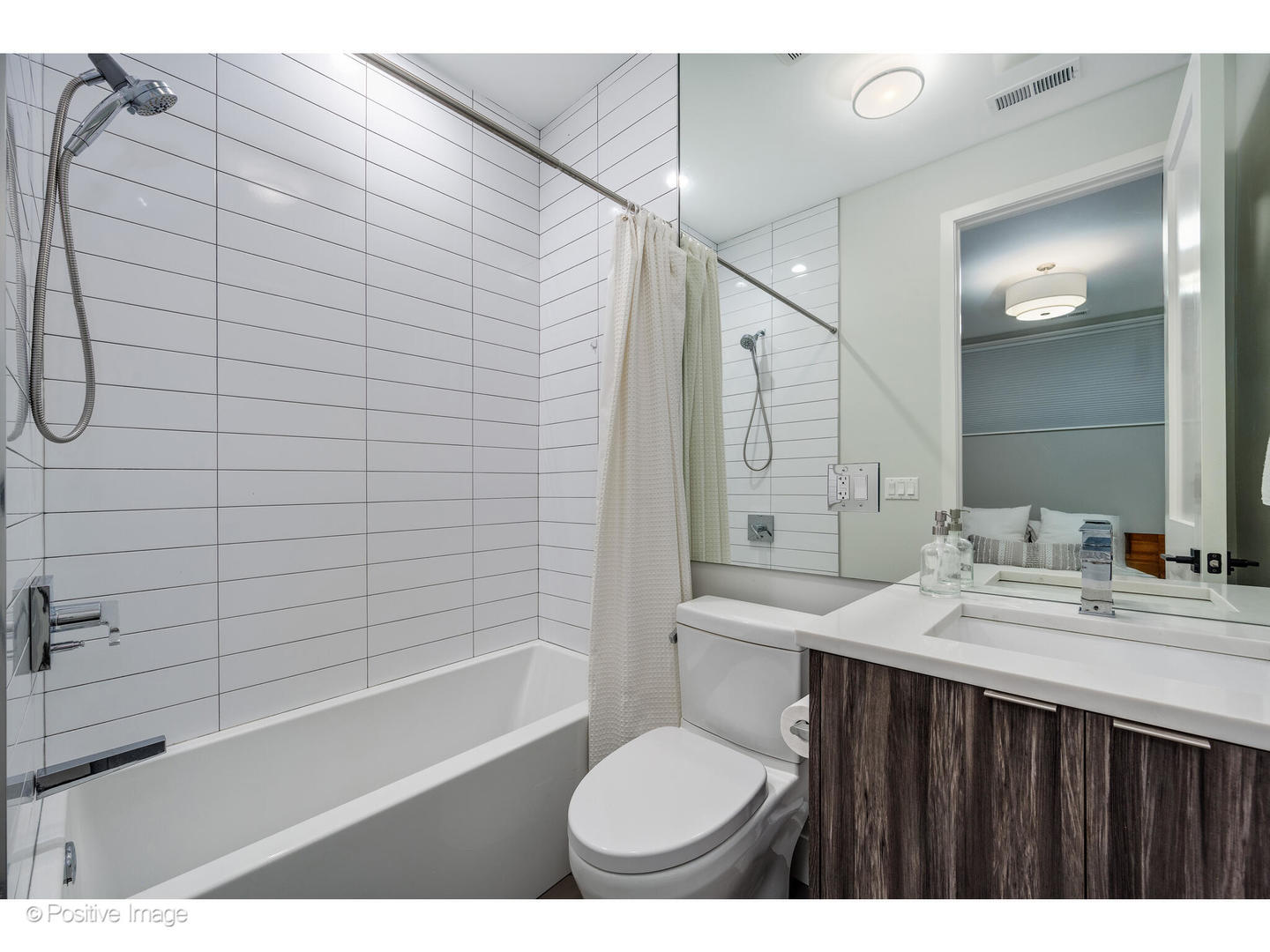 1752 W AUGUSTA Boulevard Unit: 1