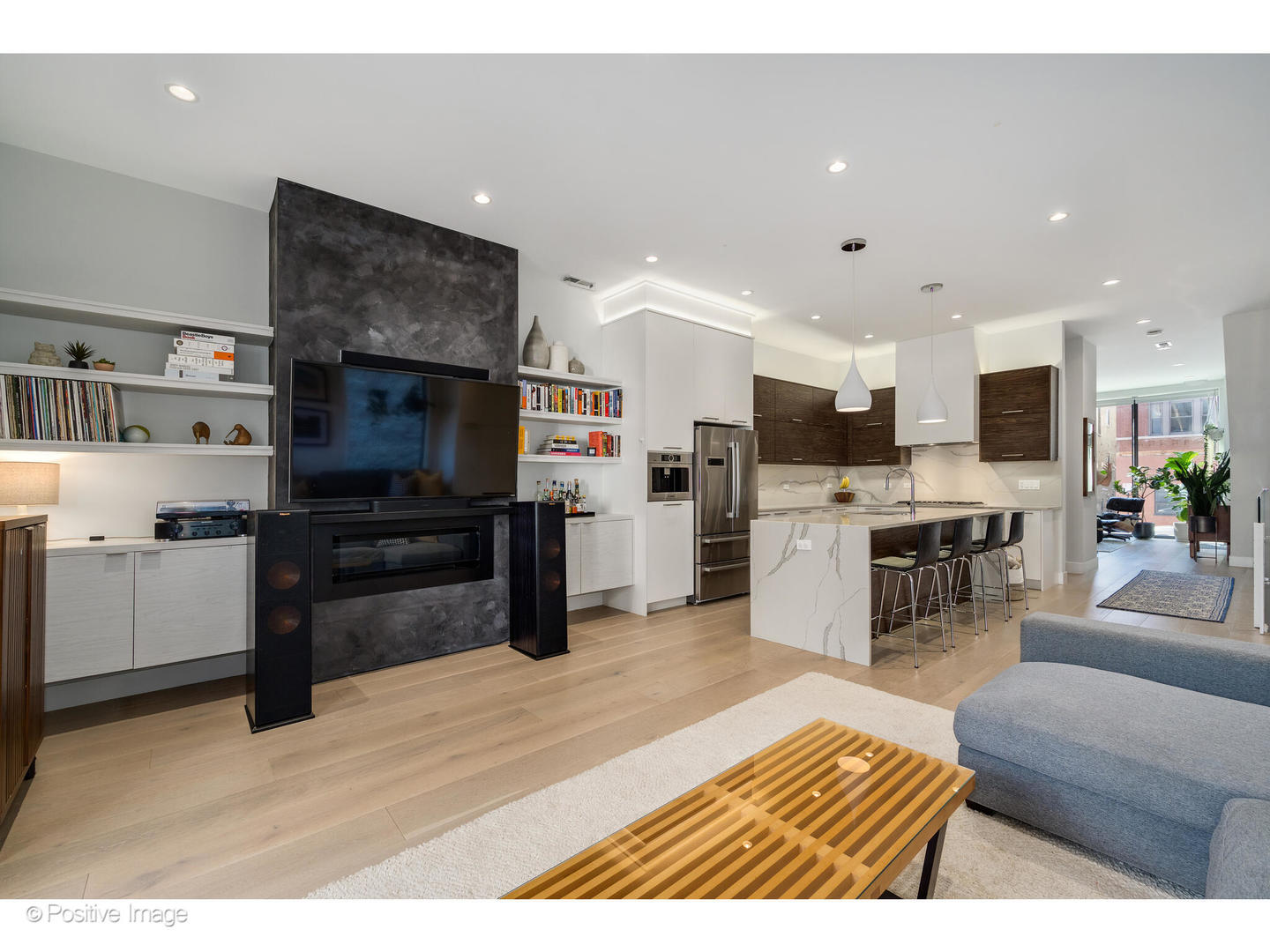 1752 W AUGUSTA Boulevard Unit: 1