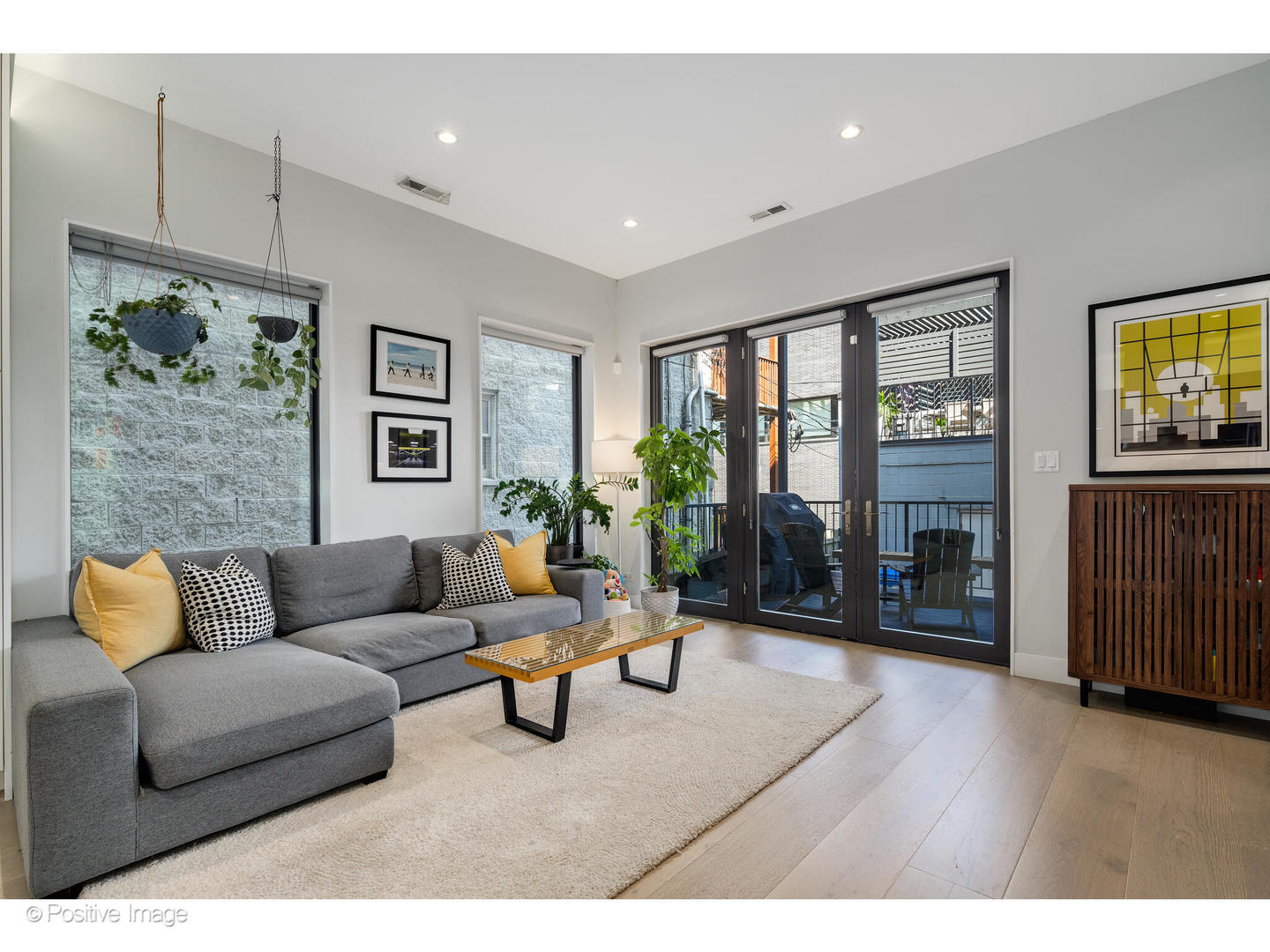 1752 W AUGUSTA Boulevard Unit: 1