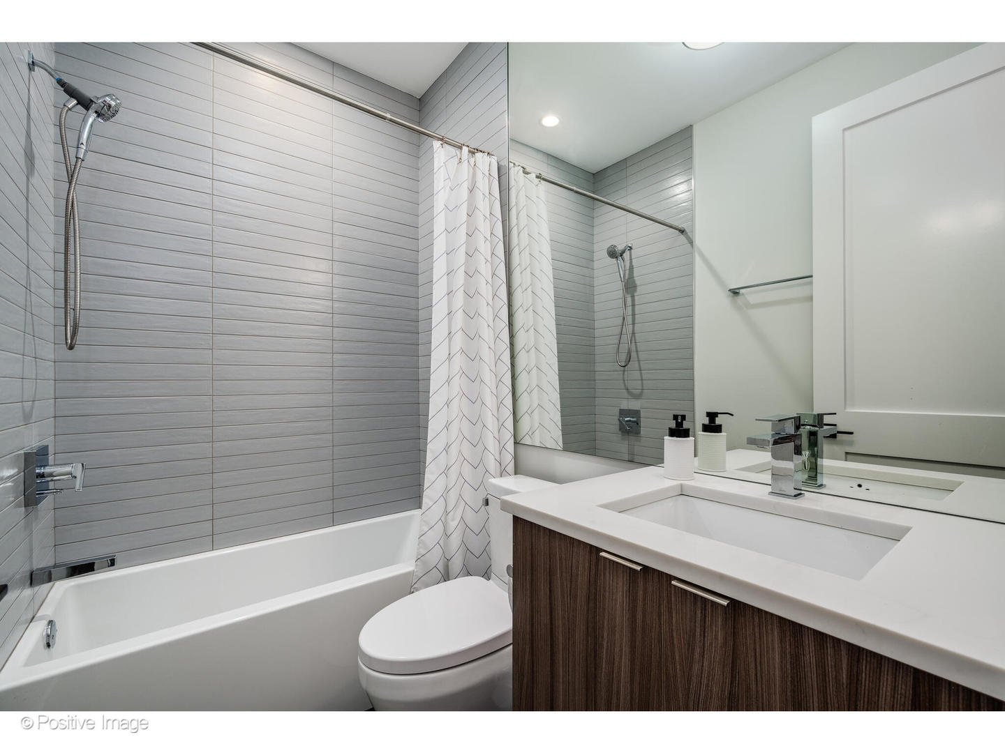 1752 W AUGUSTA Boulevard Unit: 1