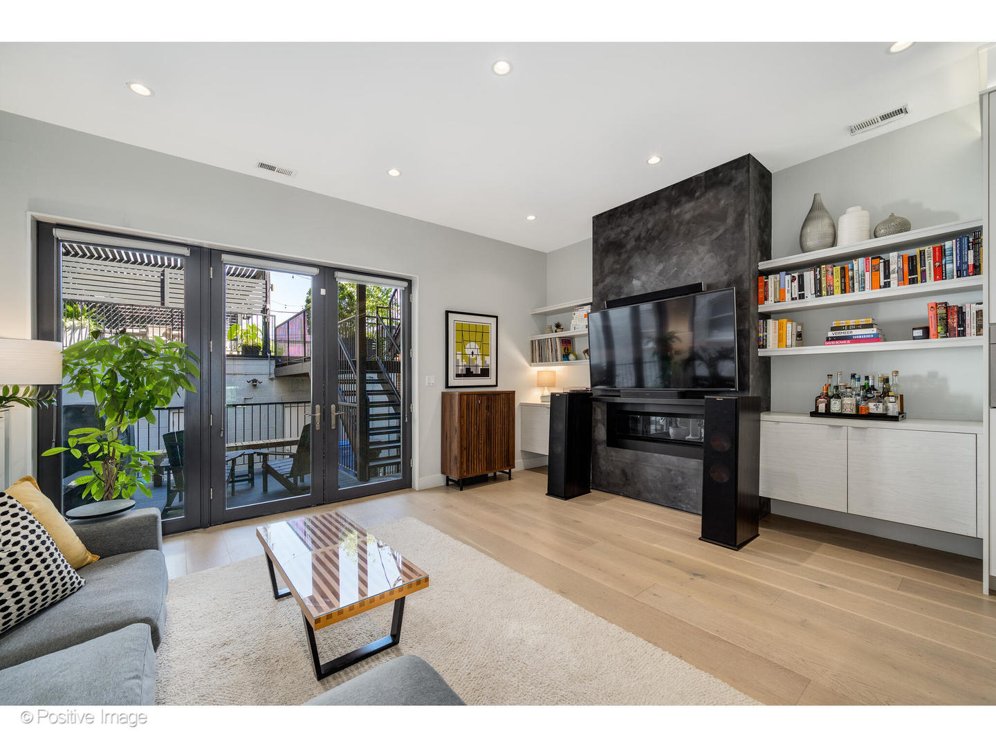 1752 W AUGUSTA Boulevard Unit: 1