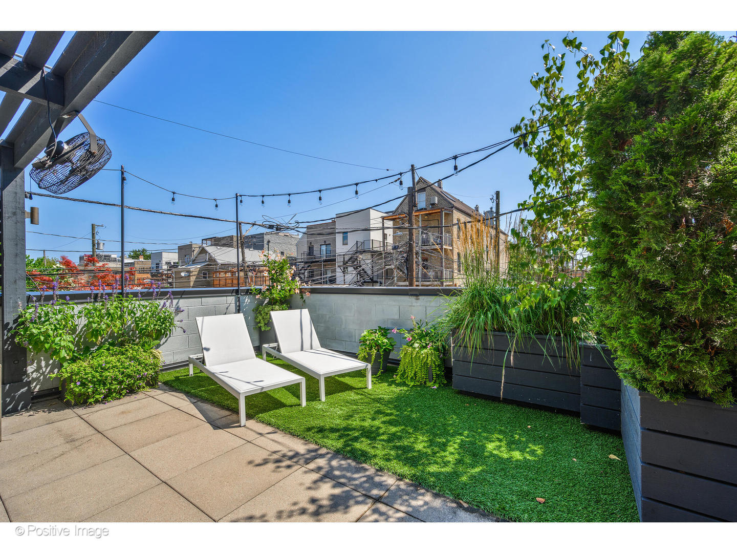 1752 W AUGUSTA Boulevard Unit: 1