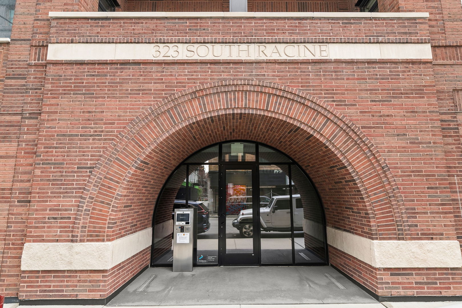 323 S Racine Avenue Unit: 6C