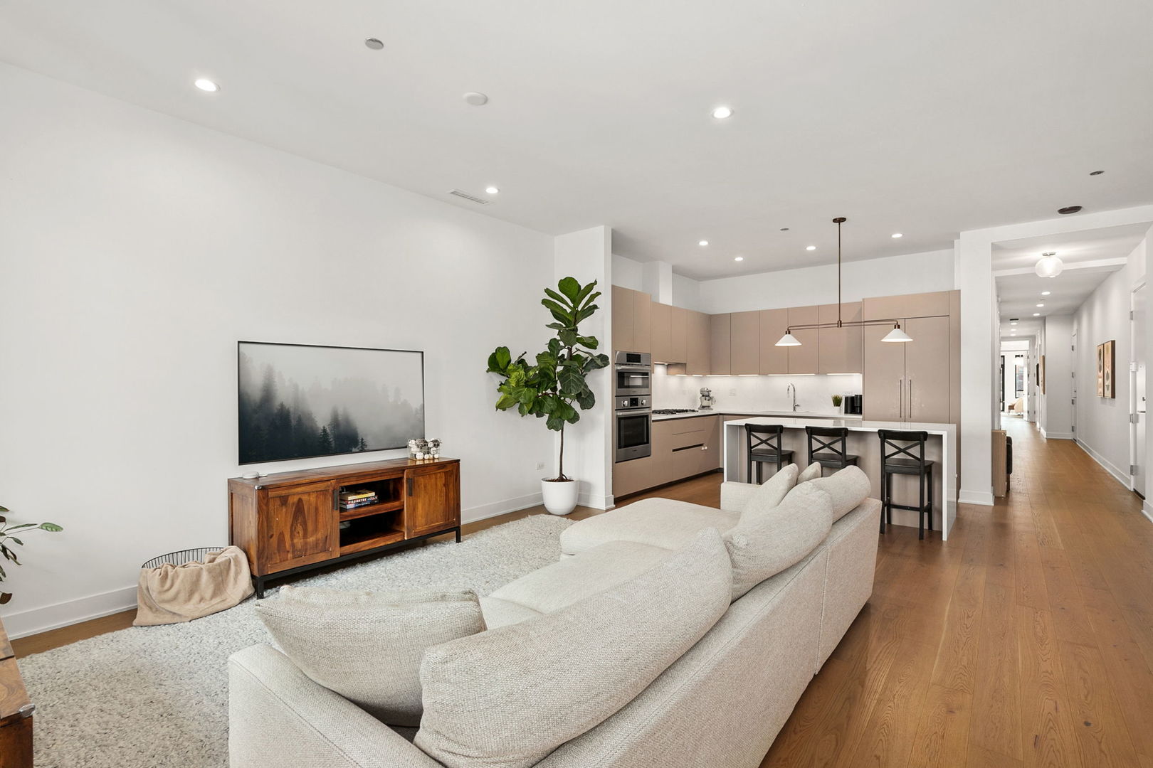 323 S Racine Avenue Unit: 6C