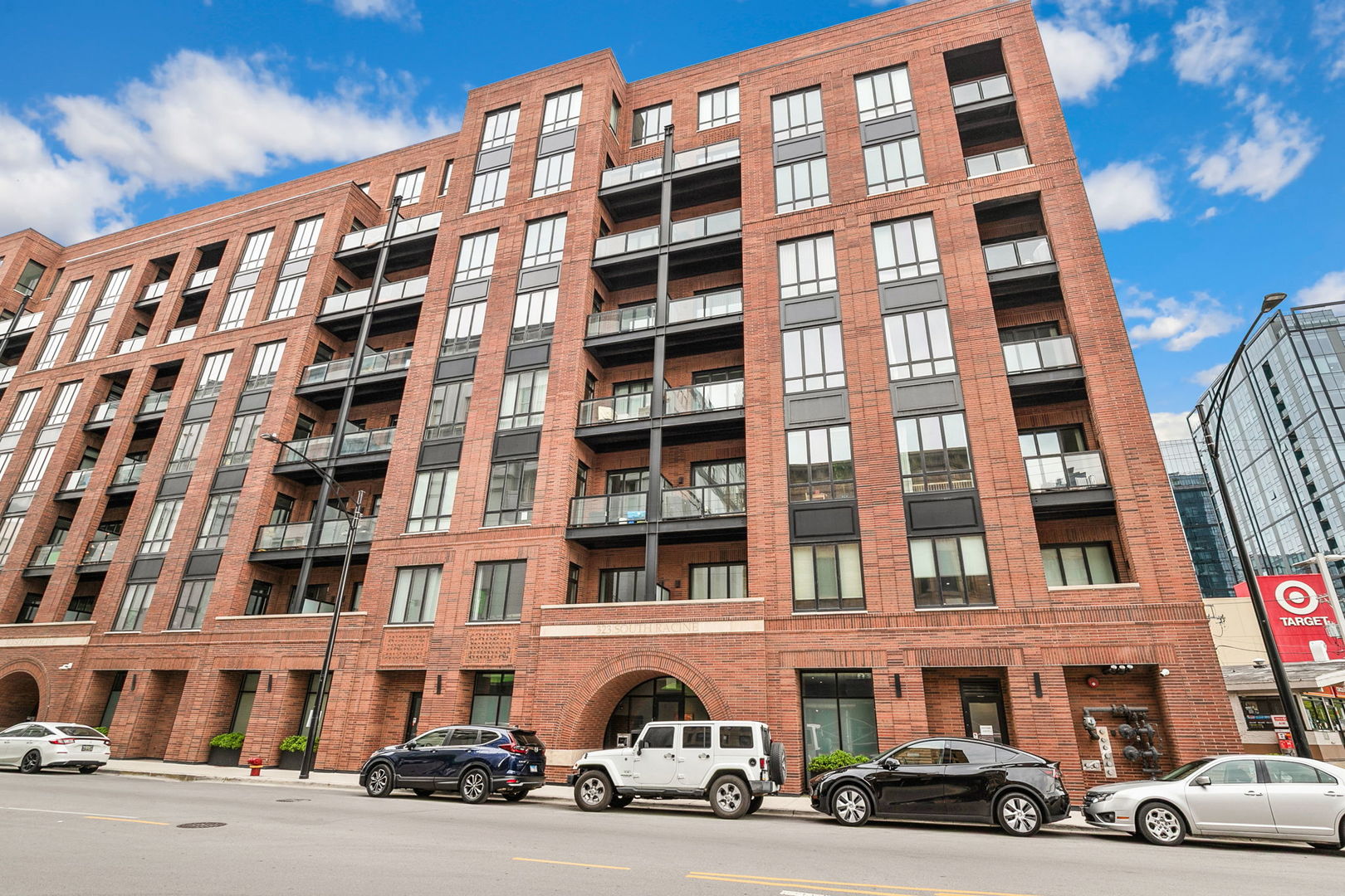 323 S Racine Avenue Unit: 6C