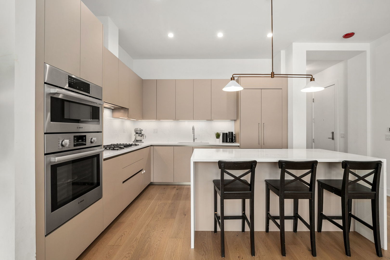 323 S Racine Avenue Unit: 6C