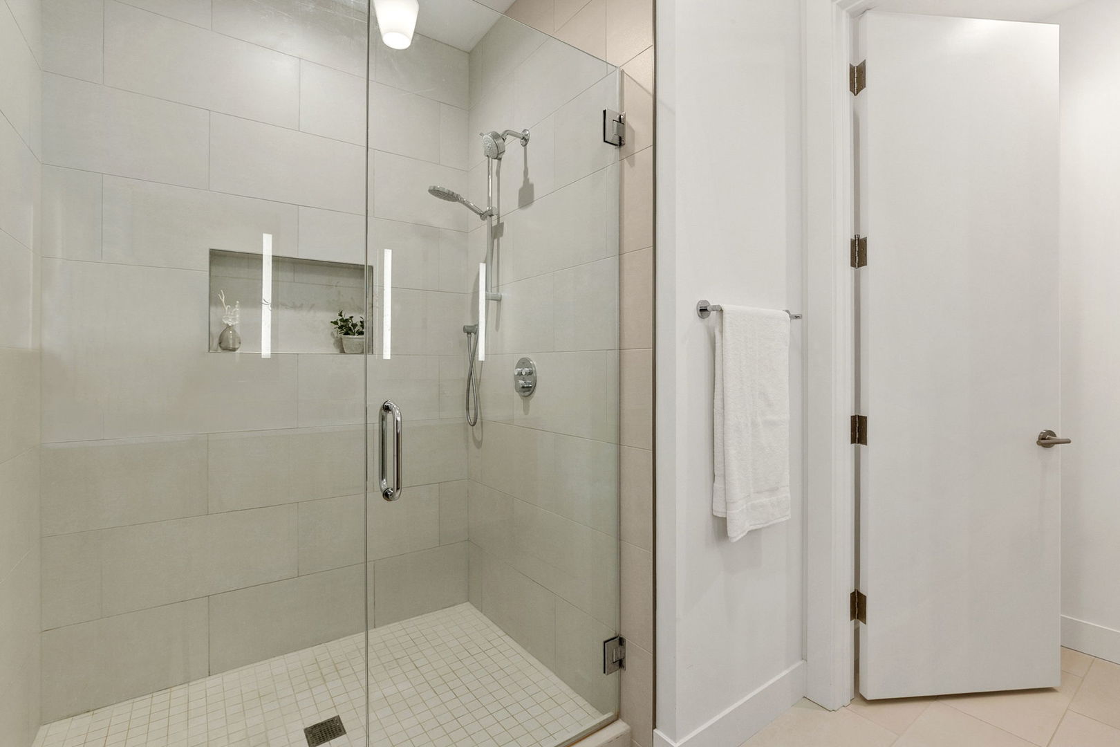 323 S Racine Avenue Unit: 6C