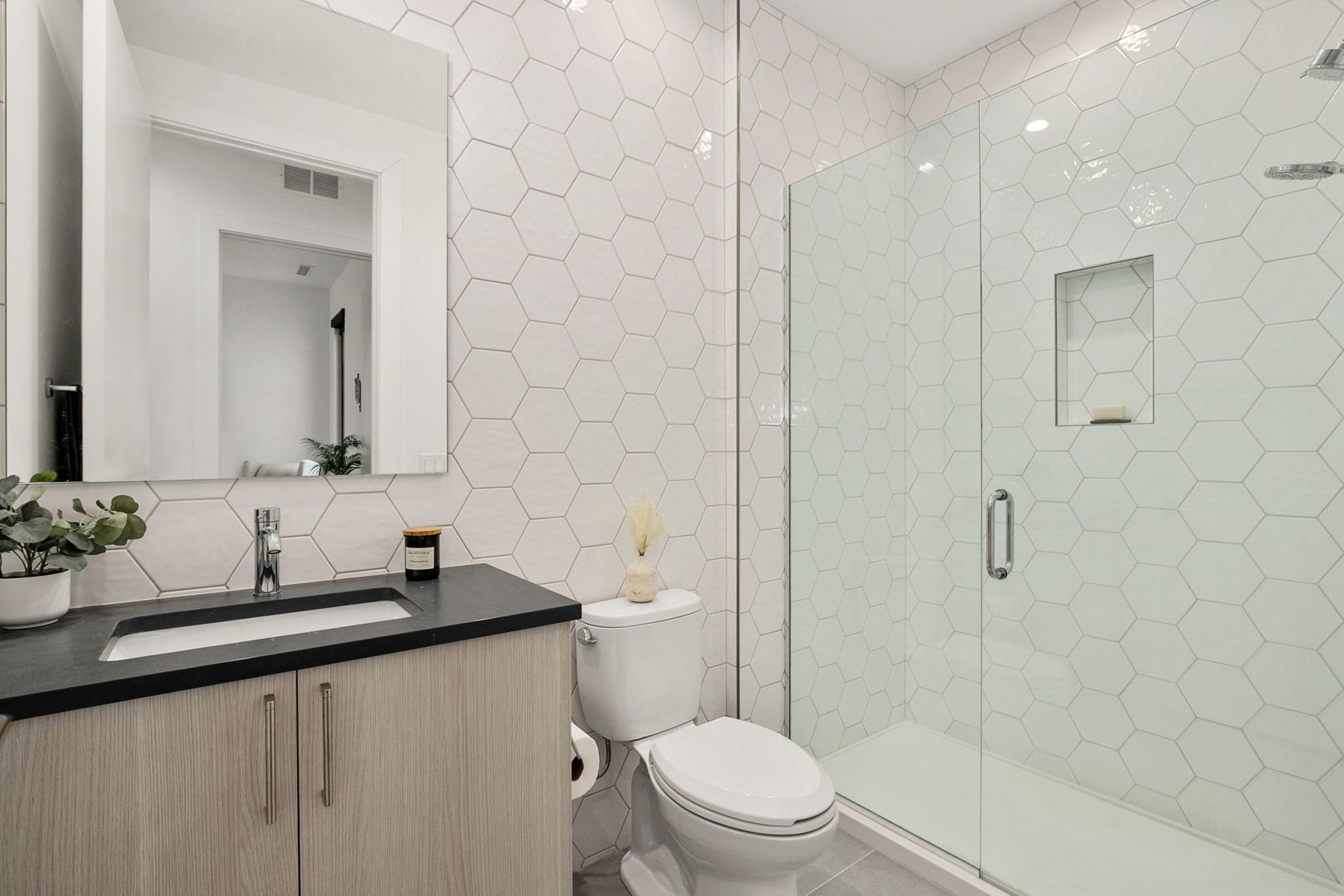 323 S Racine Avenue Unit: 6C
