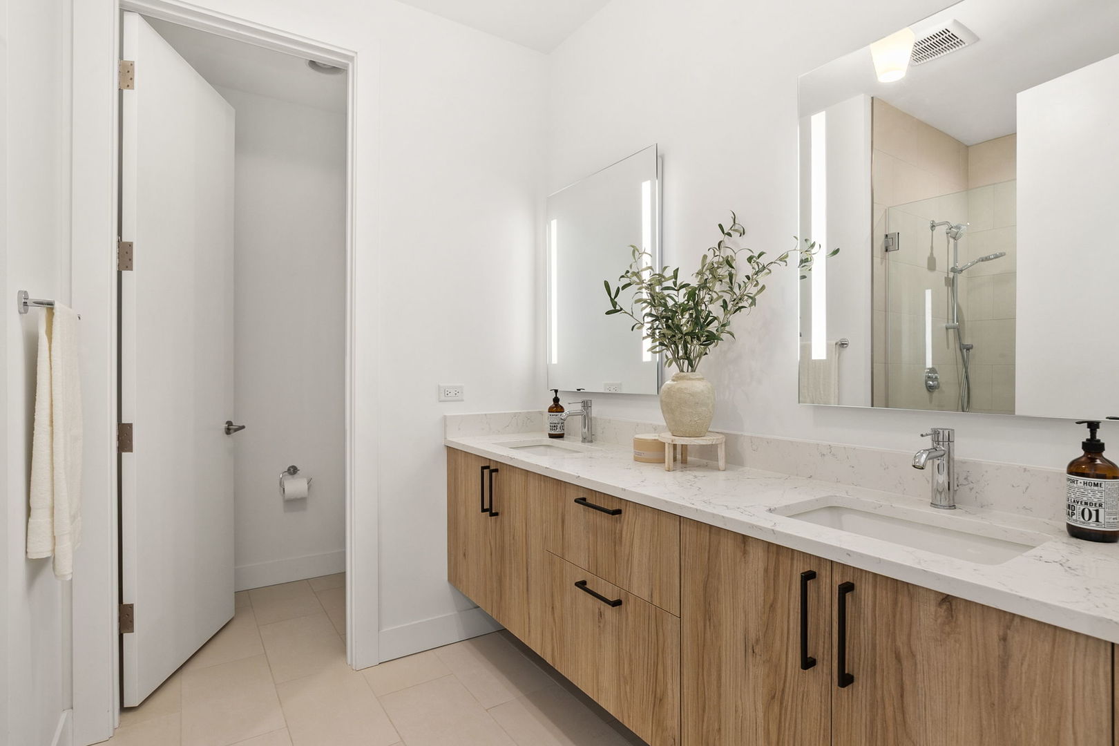323 S Racine Avenue Unit: 6C