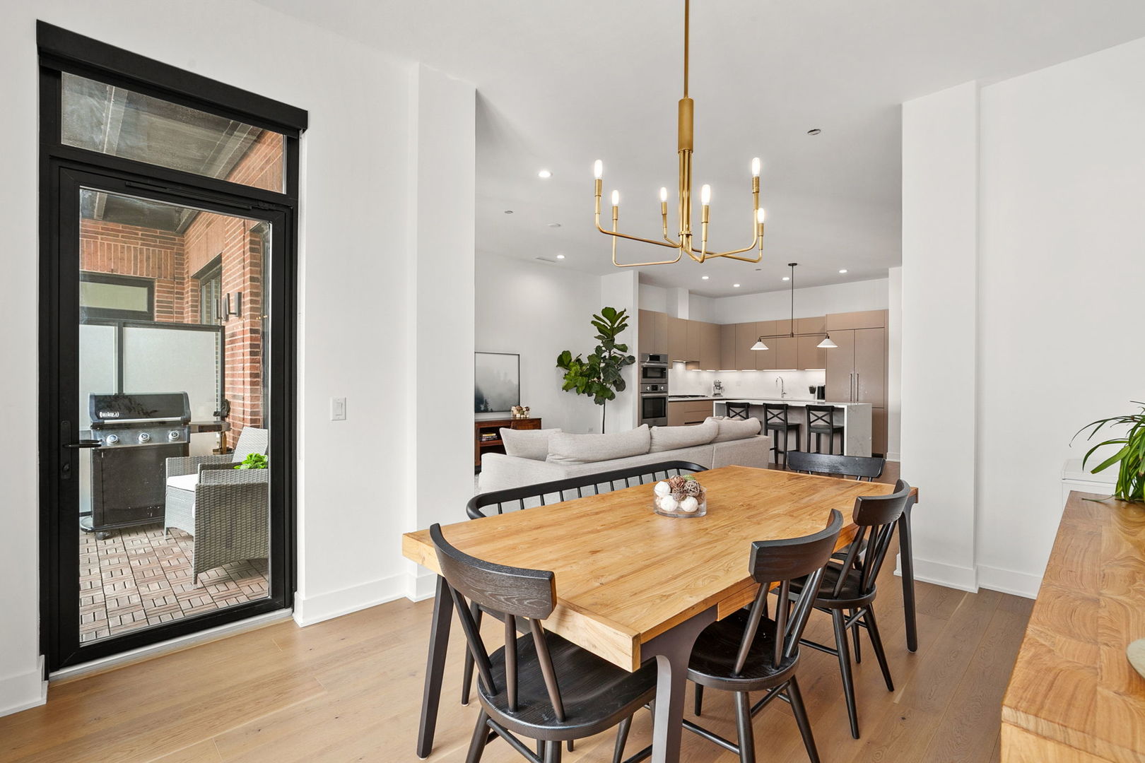 323 S Racine Avenue Unit: 6C